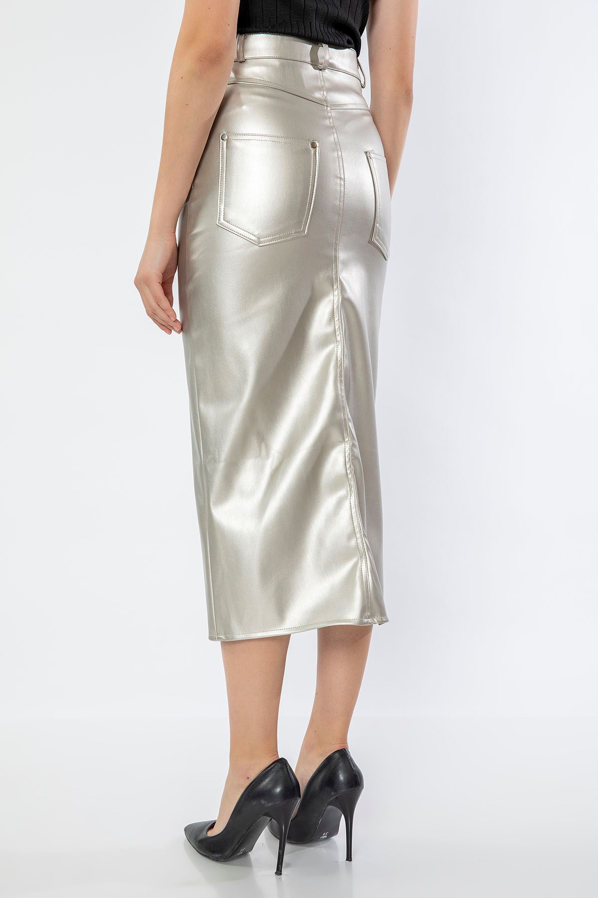 экокожа ткань длина миди узкая Женская юбка с разрезом - Серебристый