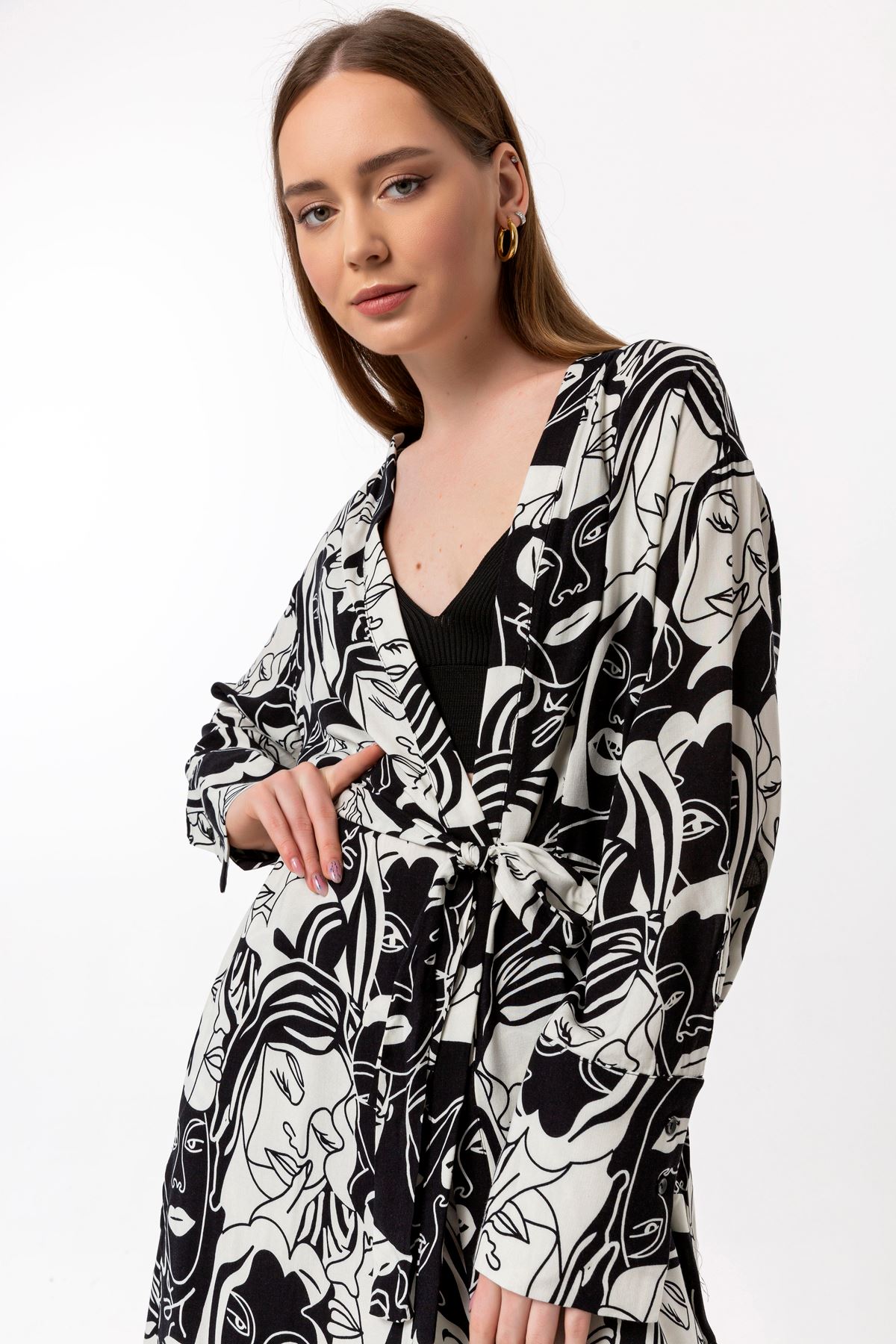 Viskon Kumaş Uzun Kol Yakasız Oversize/Salaş Kadın Kimono-Siyah