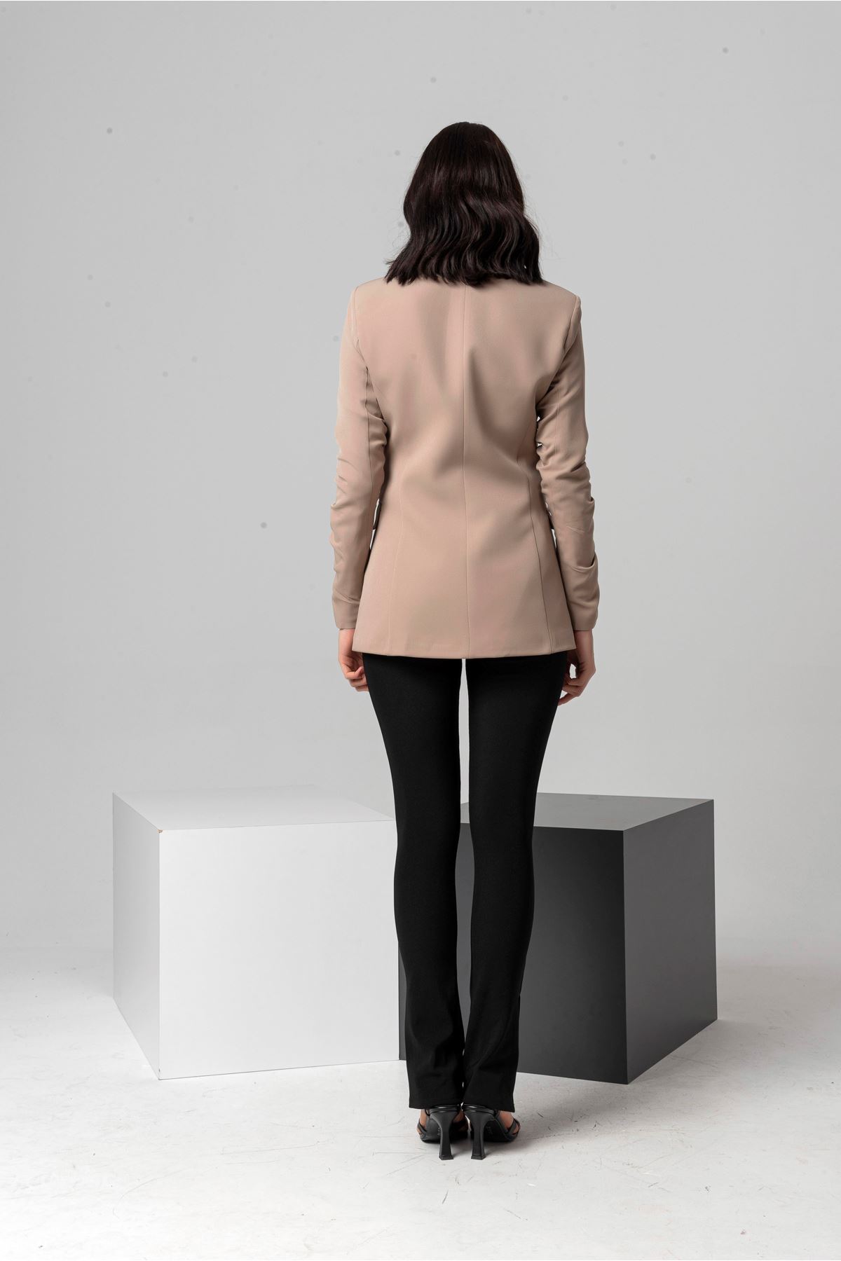 Polyester Fabric Hip Height Classical Shirred Sleeve Women Jacket - Beige 