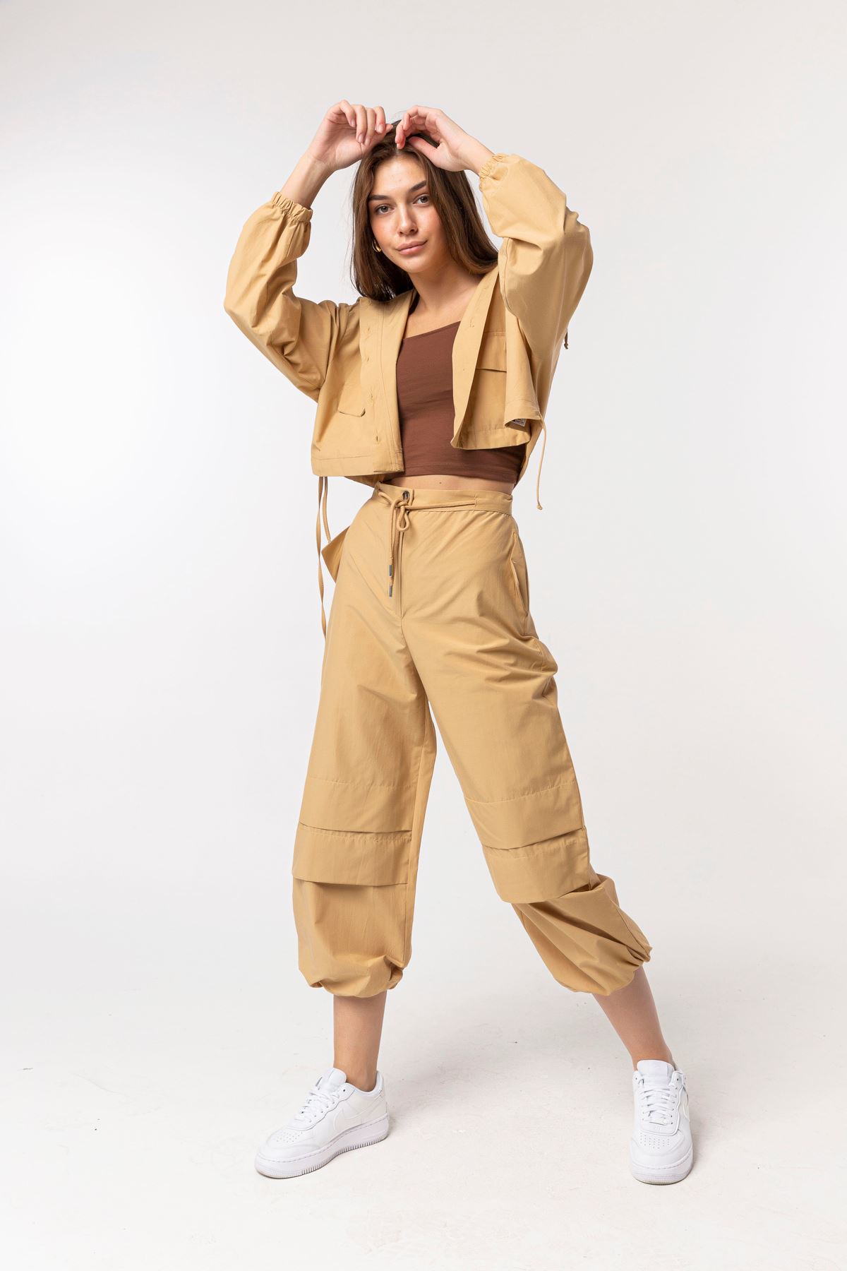 Soft Fabric Short Baggy Elastic Hems Women'S Trouser - Beige 