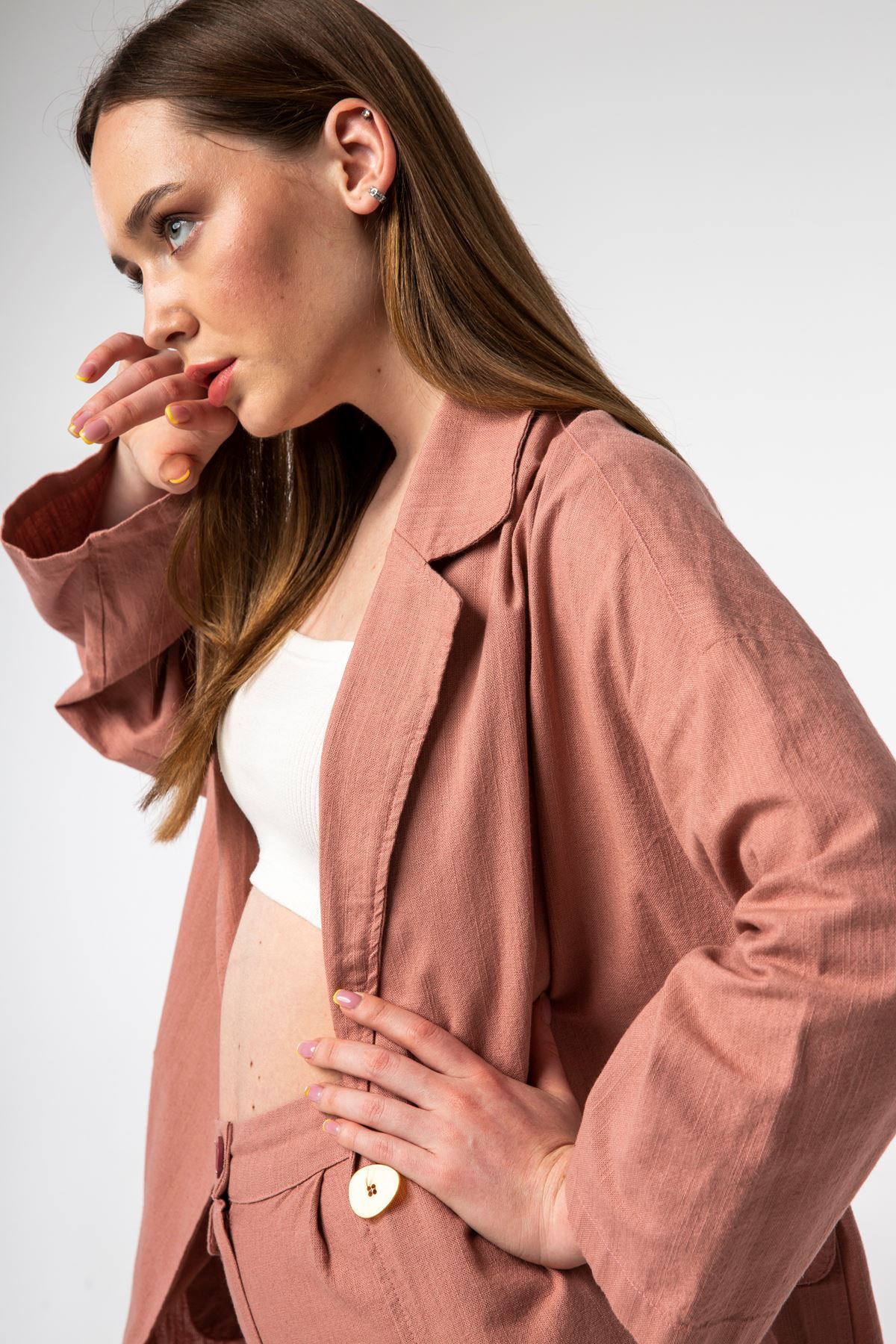 جاكيت نسائي الكتان ذراع طويلة طوق سترة تحت الحوض حجم كبير -  زهري فاتح 