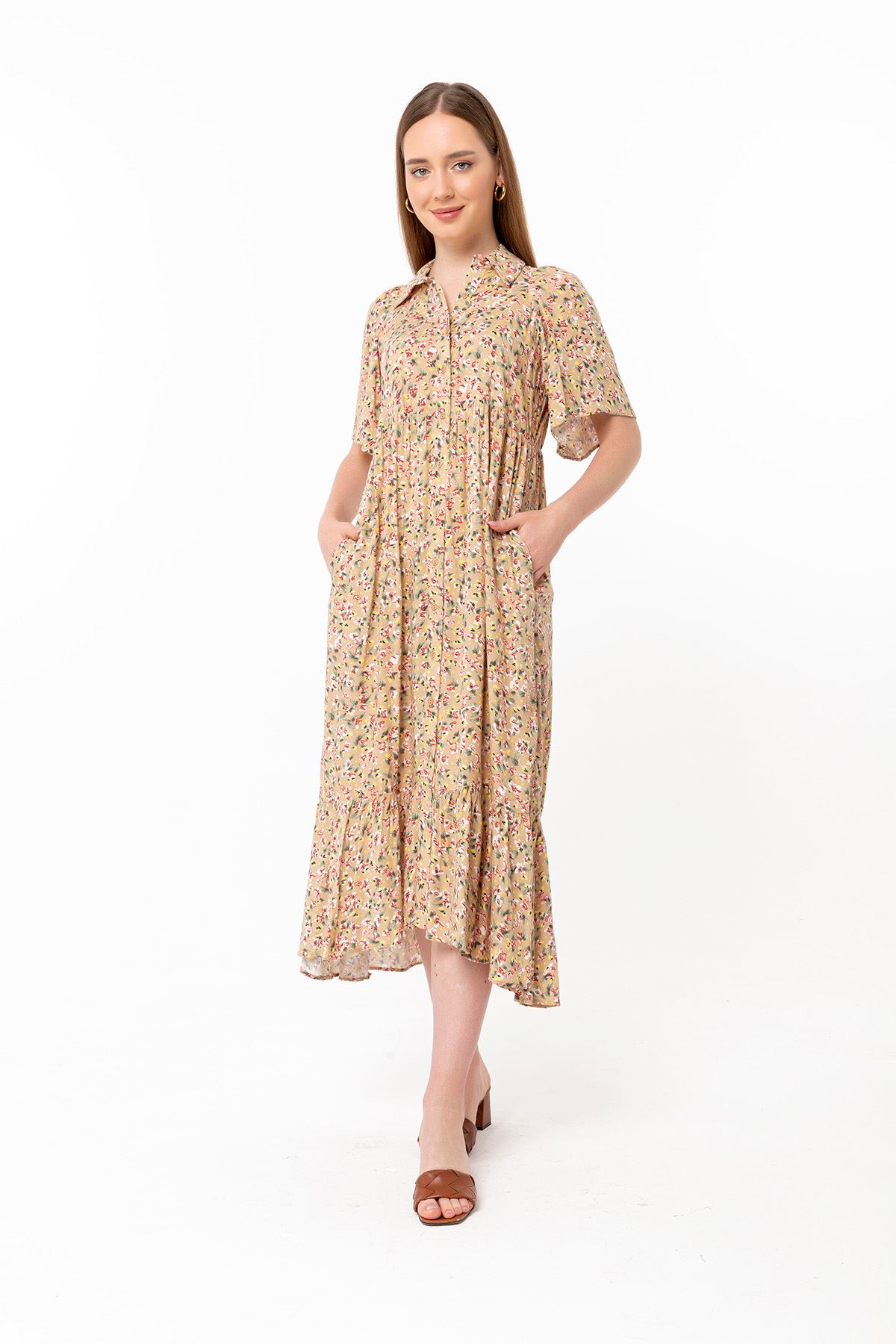 فستان نسائي قماش استيعاب ذراع قصير طوق القميص ميدي حجم كبير نمط زهرة - بيج