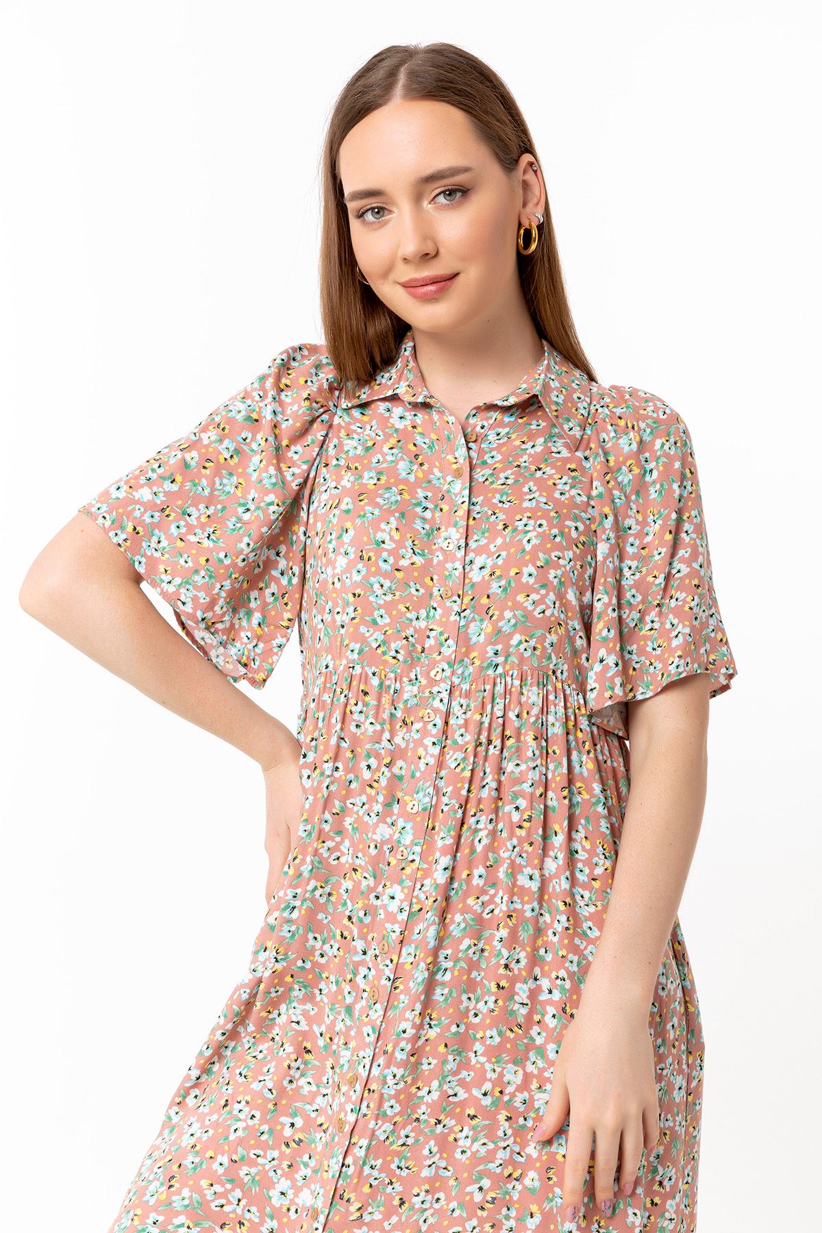 فستان نسائي قماش فيسكون ذراع قصير طوق القميص ميدي حجم كبير نمط زهرة -  زهري فاتح 