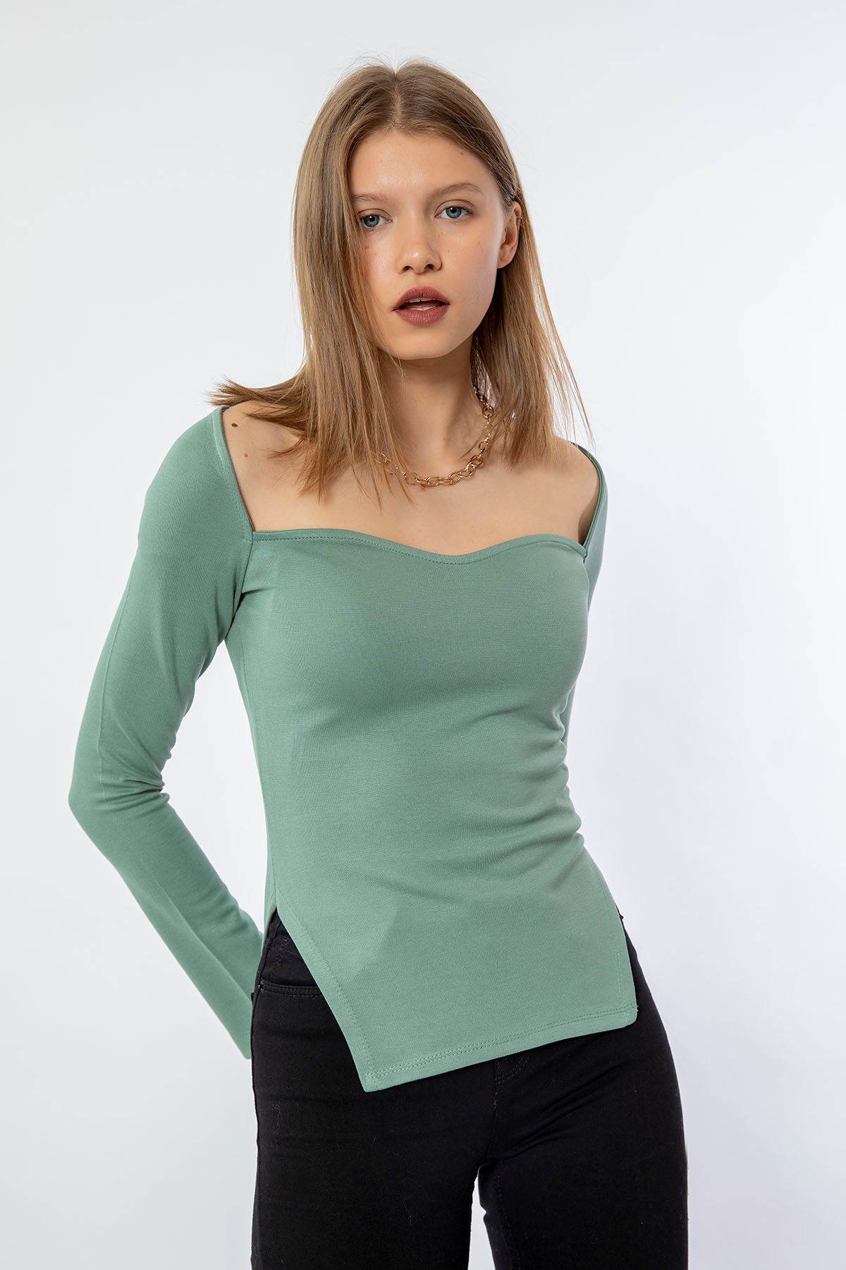 Çelik Örme Kumaş Uzun Kol Kalp Yaka Asimetrik Detaylı Kadın Bluz-Mint