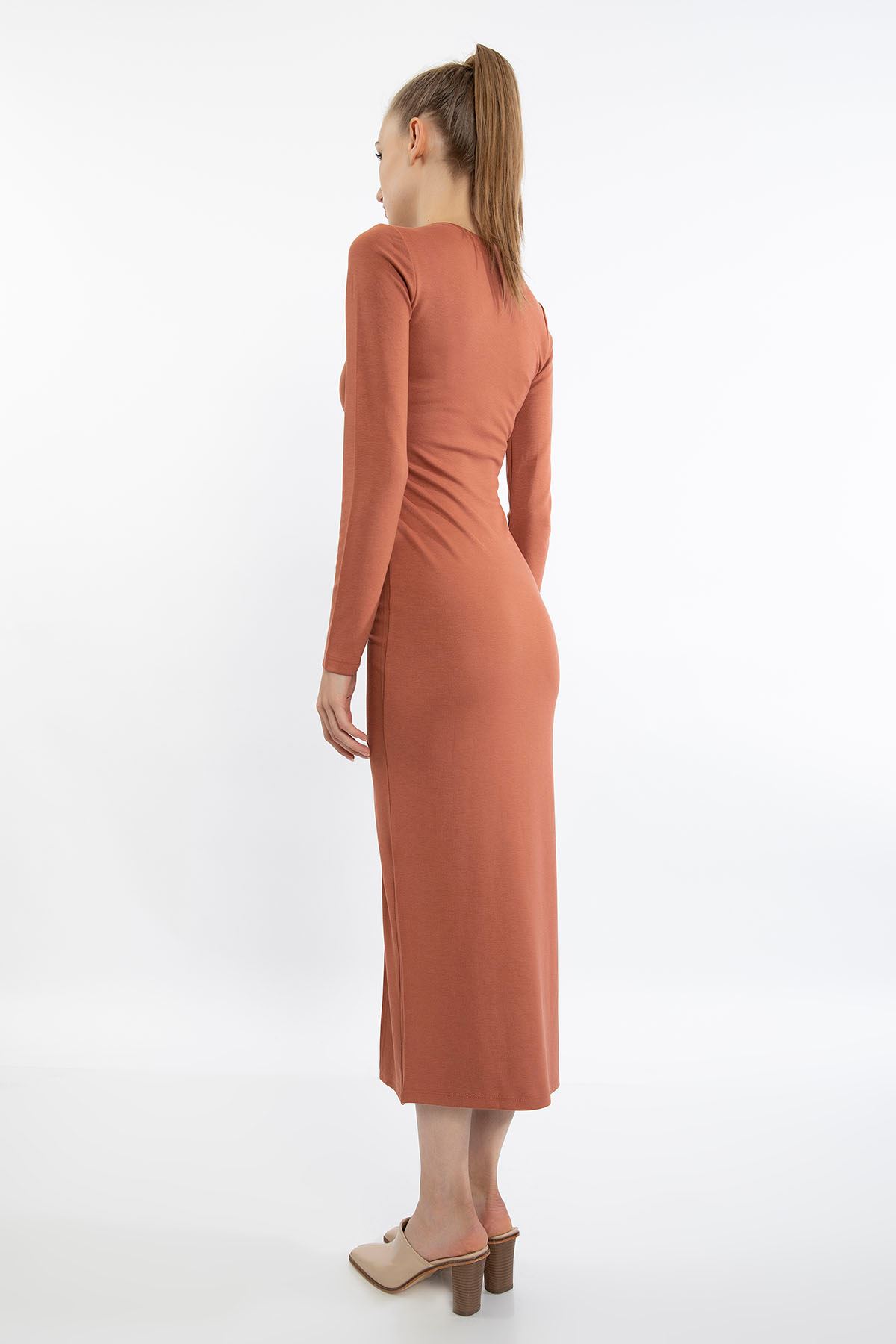 Çelik Örme Kumaş Dar Kalıp Büzgü Detay Yırtmaçlı Kadın Elbise-Taba
