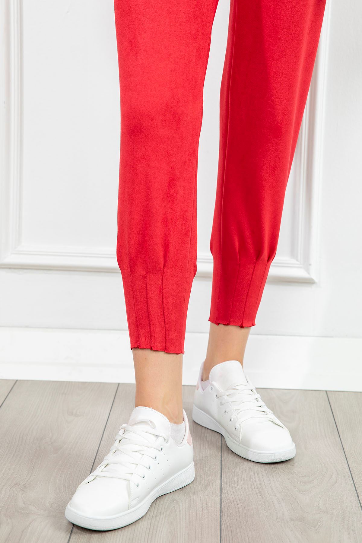 Suede Fabric Tight Fit Slited Women'S Trouser - Red