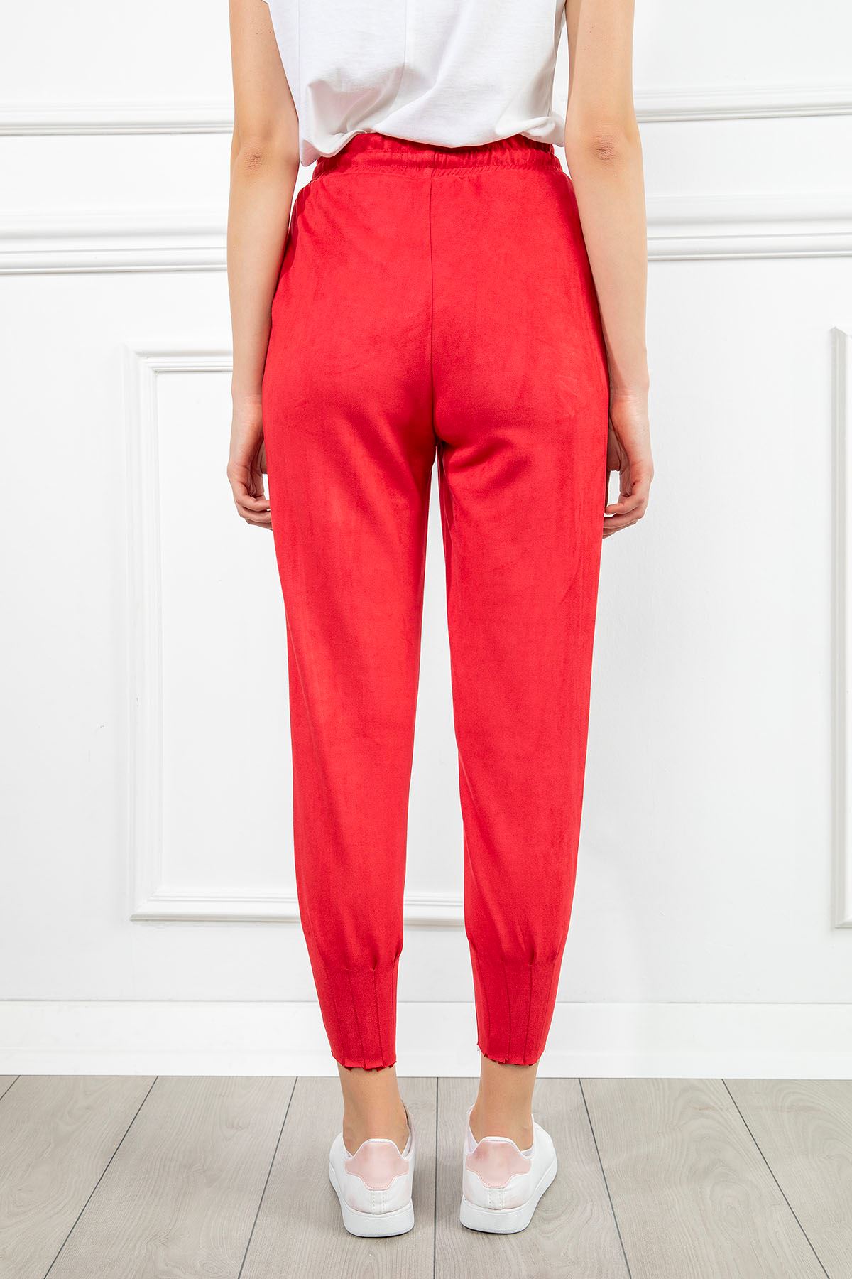 Süet Kumaş Dar Kalıp Paçası Pileli Kadın Pantolon-Kırmızı