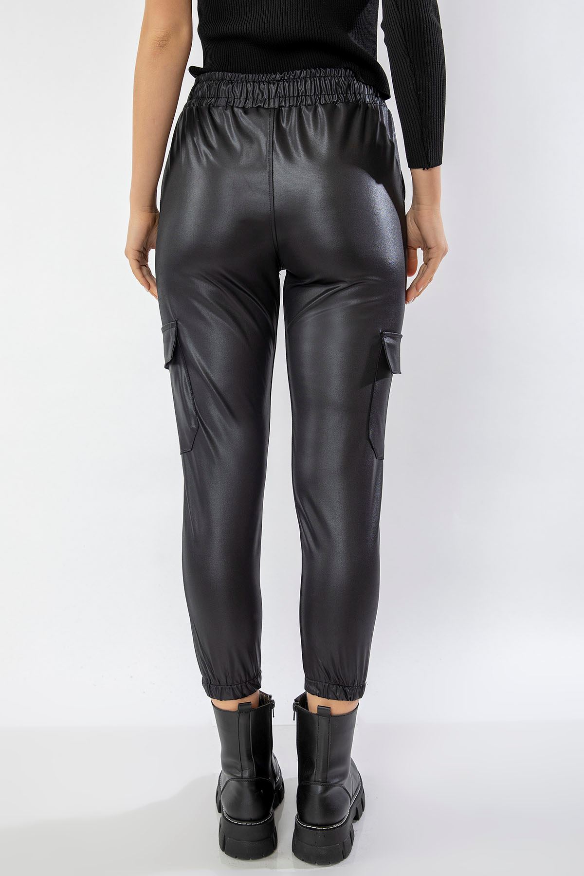 21K135-001-01 Спортивные штаны с кожаным эффектом-Чёрный - Чёрный