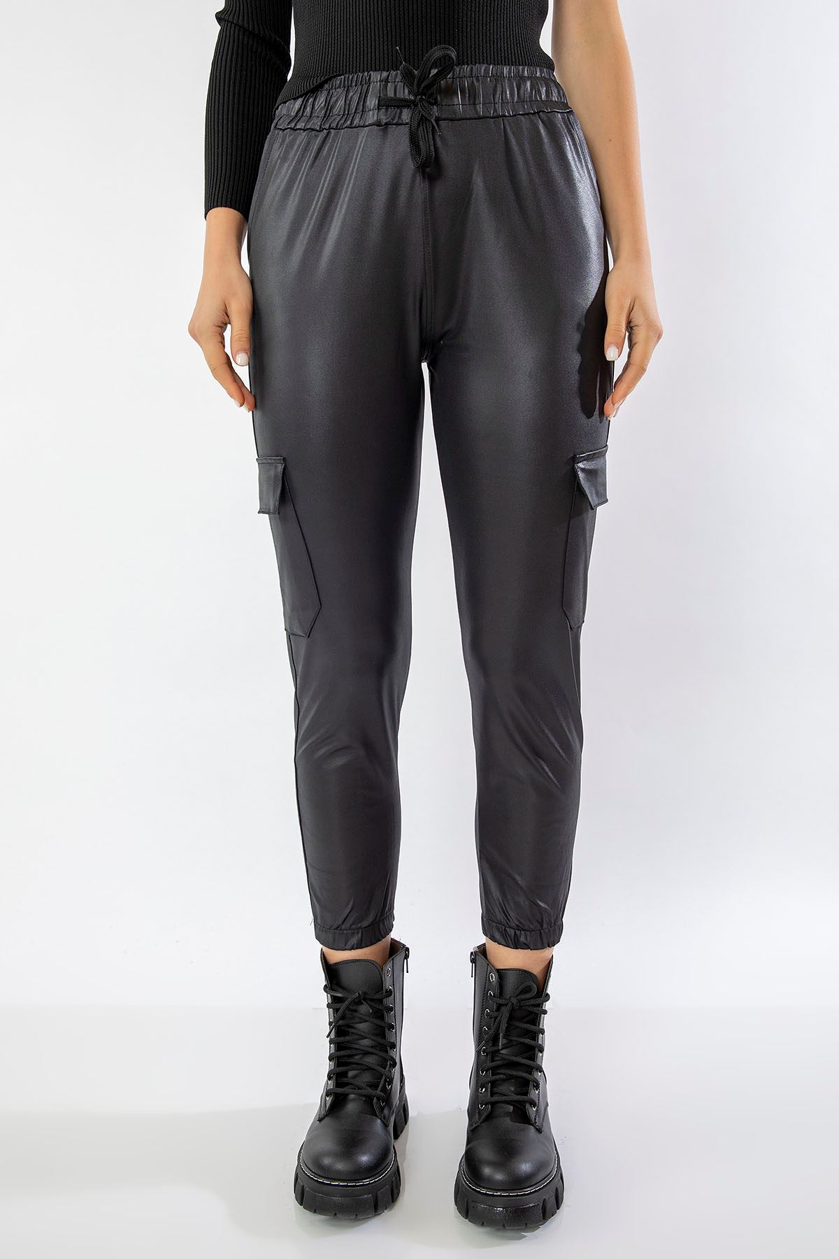 21K135-001-01 Спортивные штаны с кожаным эффектом-Чёрный - Чёрный