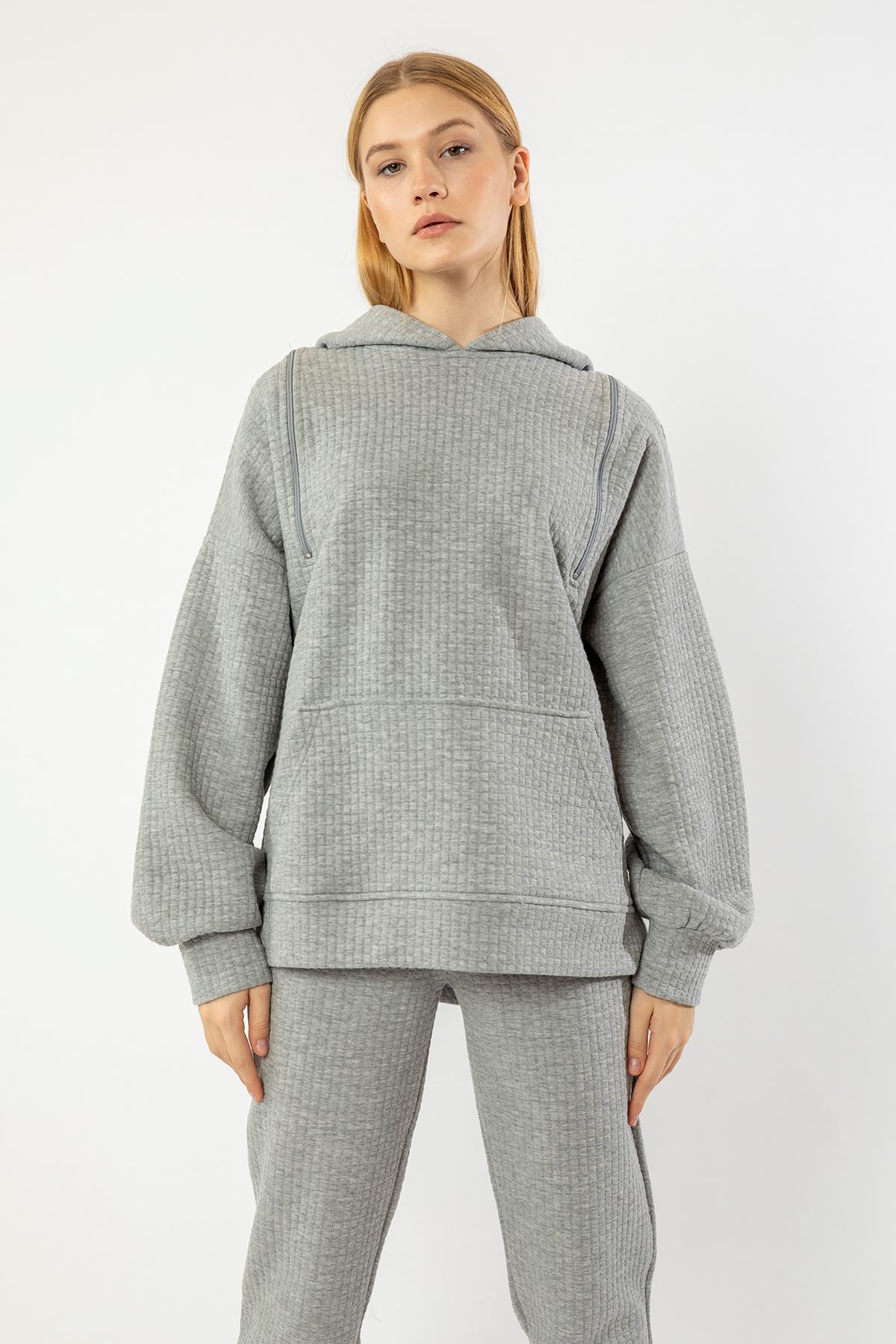 Quilted Fabric Hooded Hip Height Oversize Zip Detailed Women Sweatshirt - Grey
