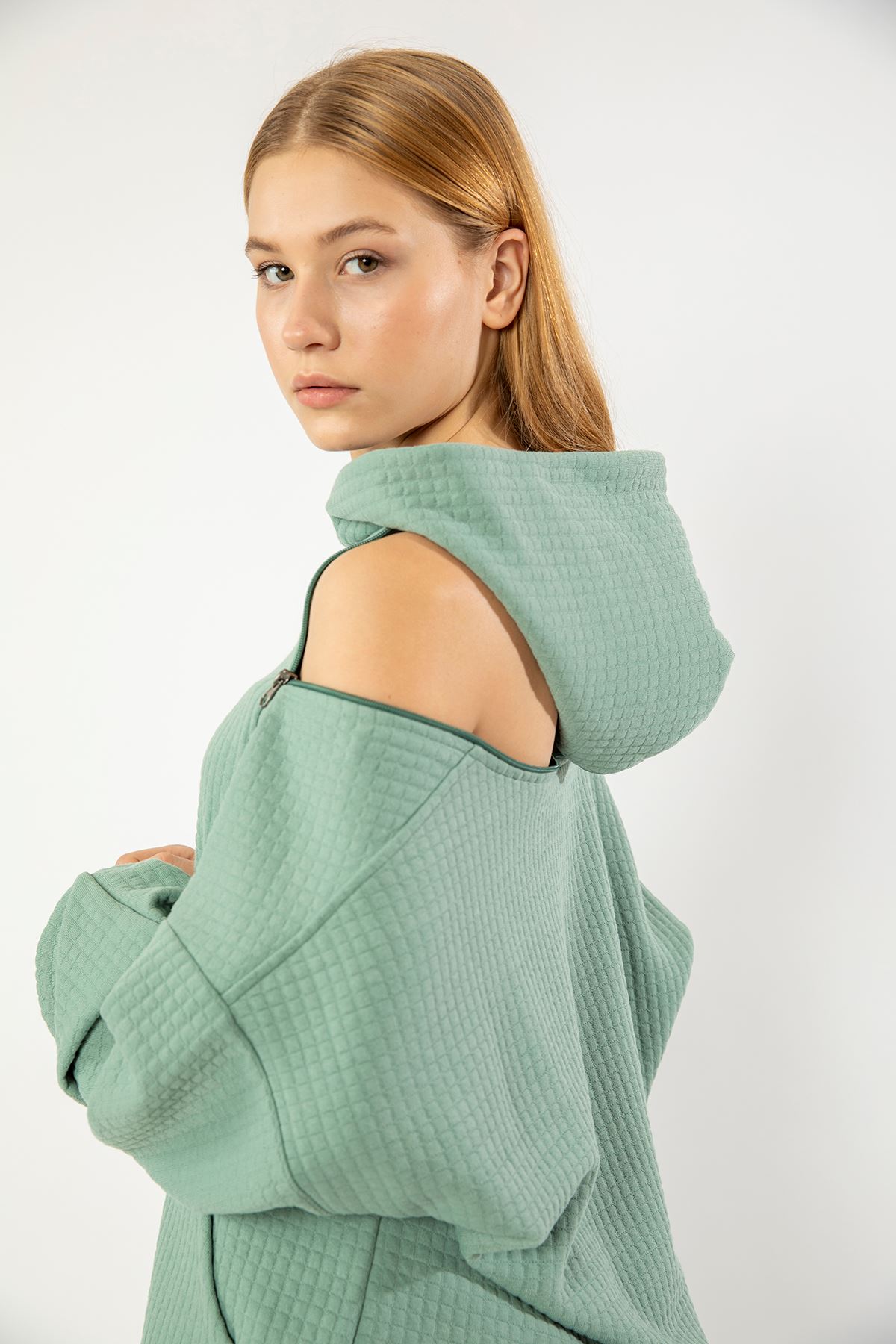 Quilted Fabric Hooded Hip Height Oversize Zip Detailed Women Sweatshirt - Mint