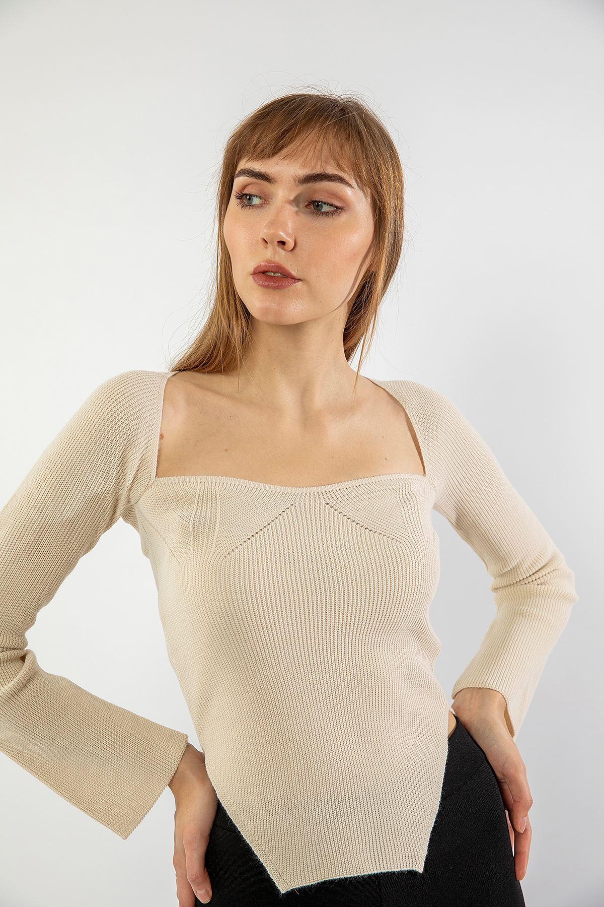 Knitwear Fabric Queen Anna Neck Short Tight Fit Asymmetric Women Sweater - Ecru
