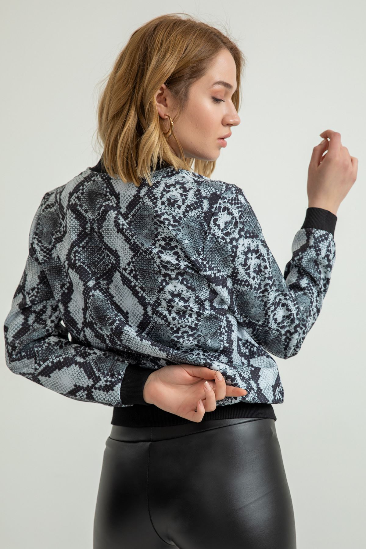 Atlas Fabric Long Sleeve Hip Height Snake Pattern Women Jacket - Grey