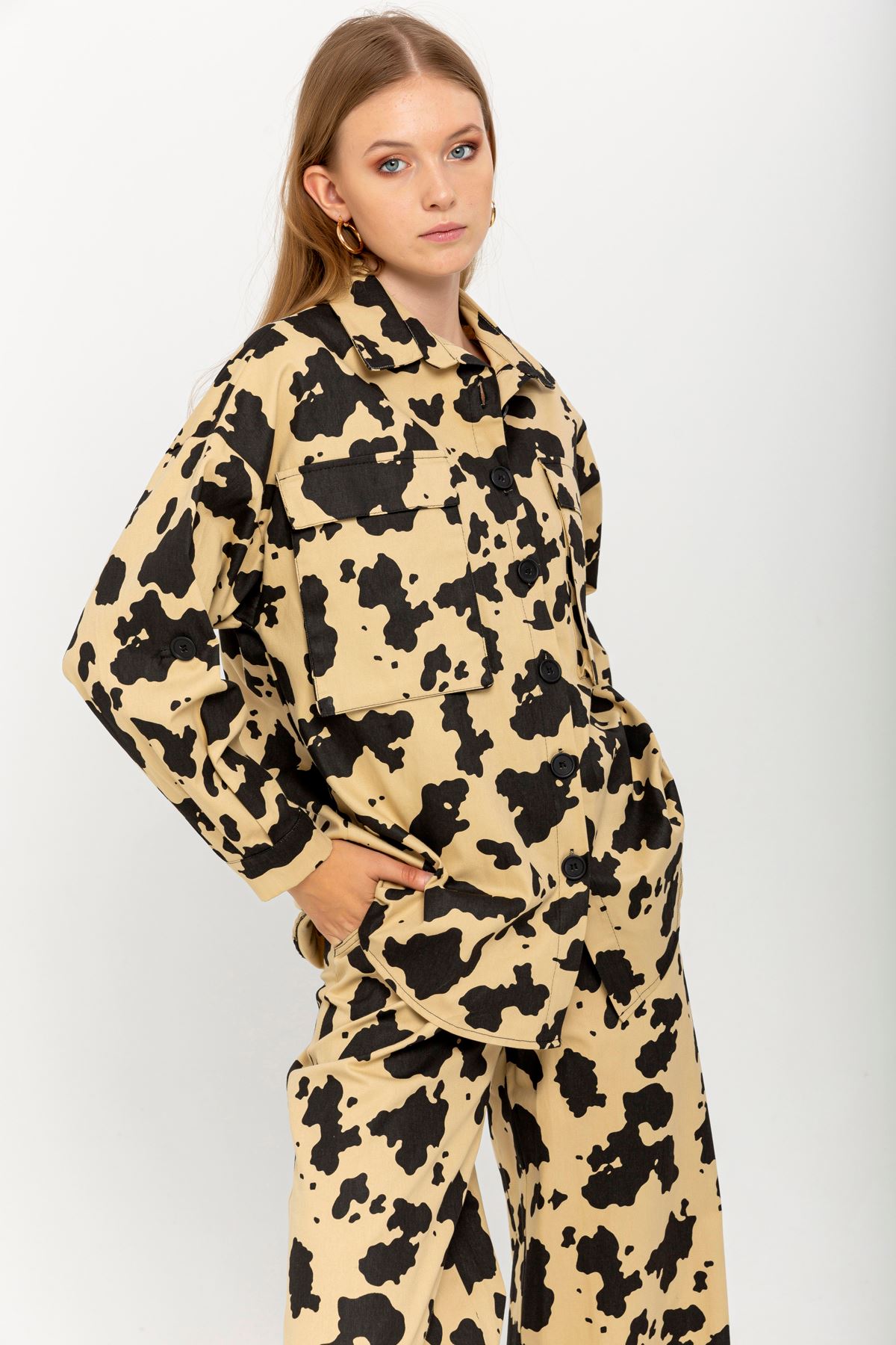 Gabardine Fabric Long Sleeve Shirt Collar Oversize Cow Print Women Jacket - Beige 