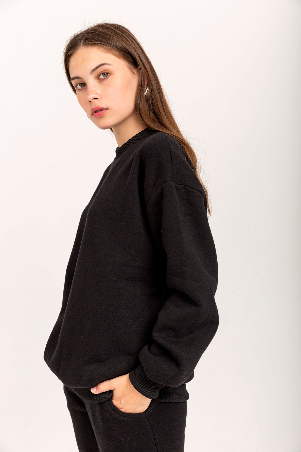 Şardonlu 3 İplik Kumaş Uzun Kol Basen Altı Boy Kadın Sweatshirt-Siyah