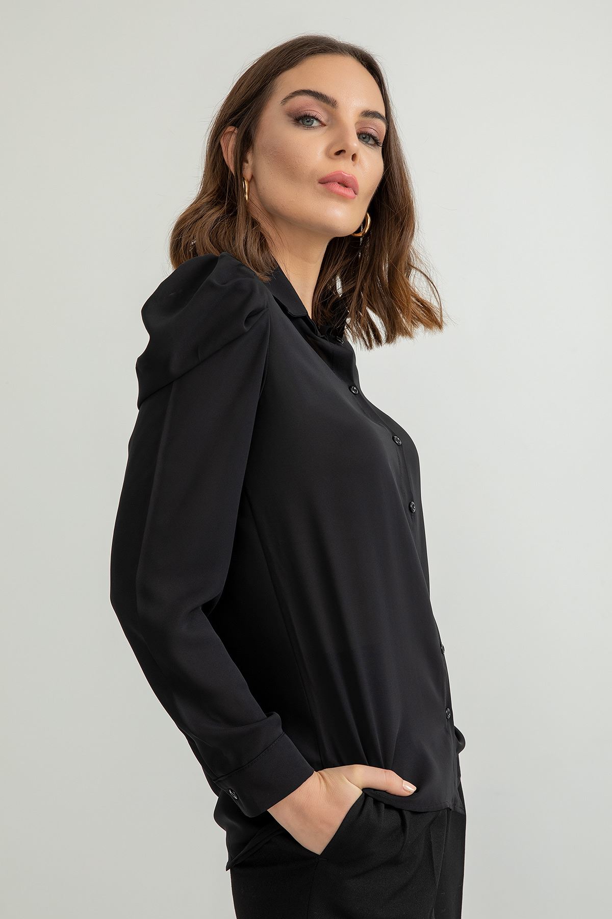 Jesica Kumaş  Klasik Kalıp Kol Detaylı Kadın Gömlek-Siyah