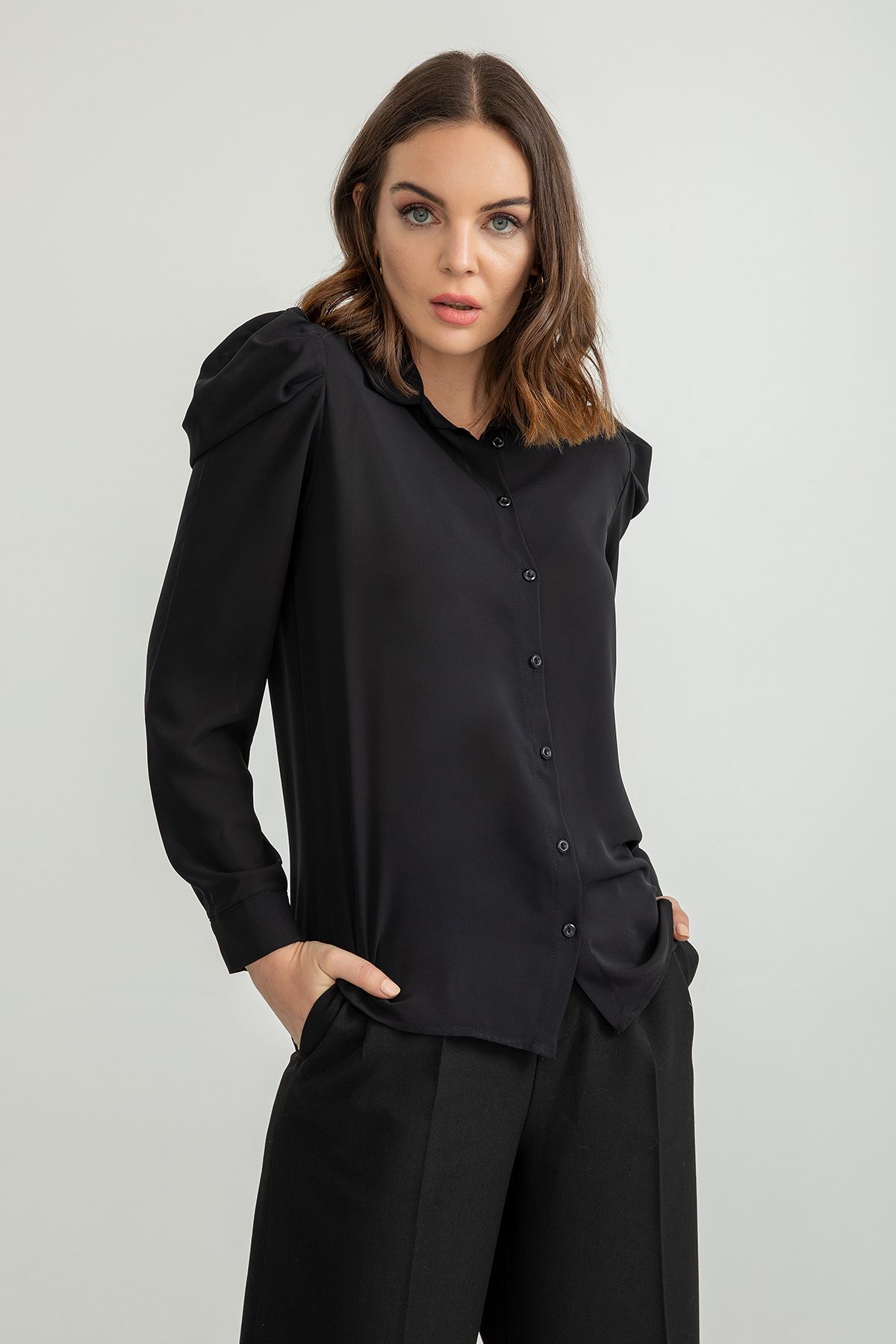 Jesica Kumaş  Klasik Kalıp Kol Detaylı Kadın Gömlek-Siyah