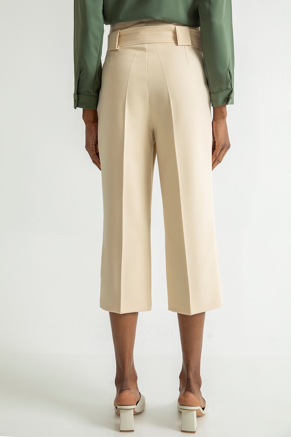 Atlas Fabric 3/4 Short Wide Wide Leg Women'S Trouser - Stone
