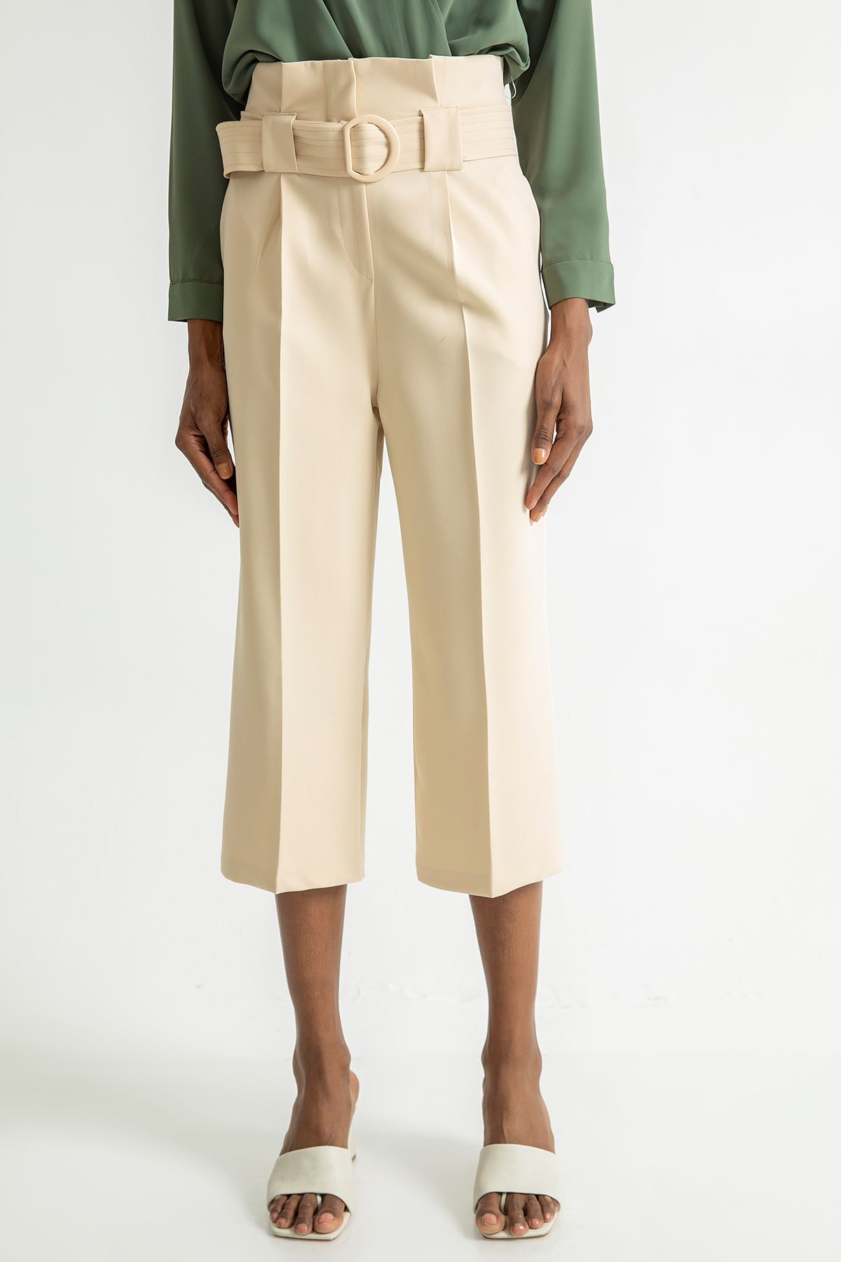 Atlas Fabric 3/4 Short Wide Wide Leg Women'S Trouser - Stone