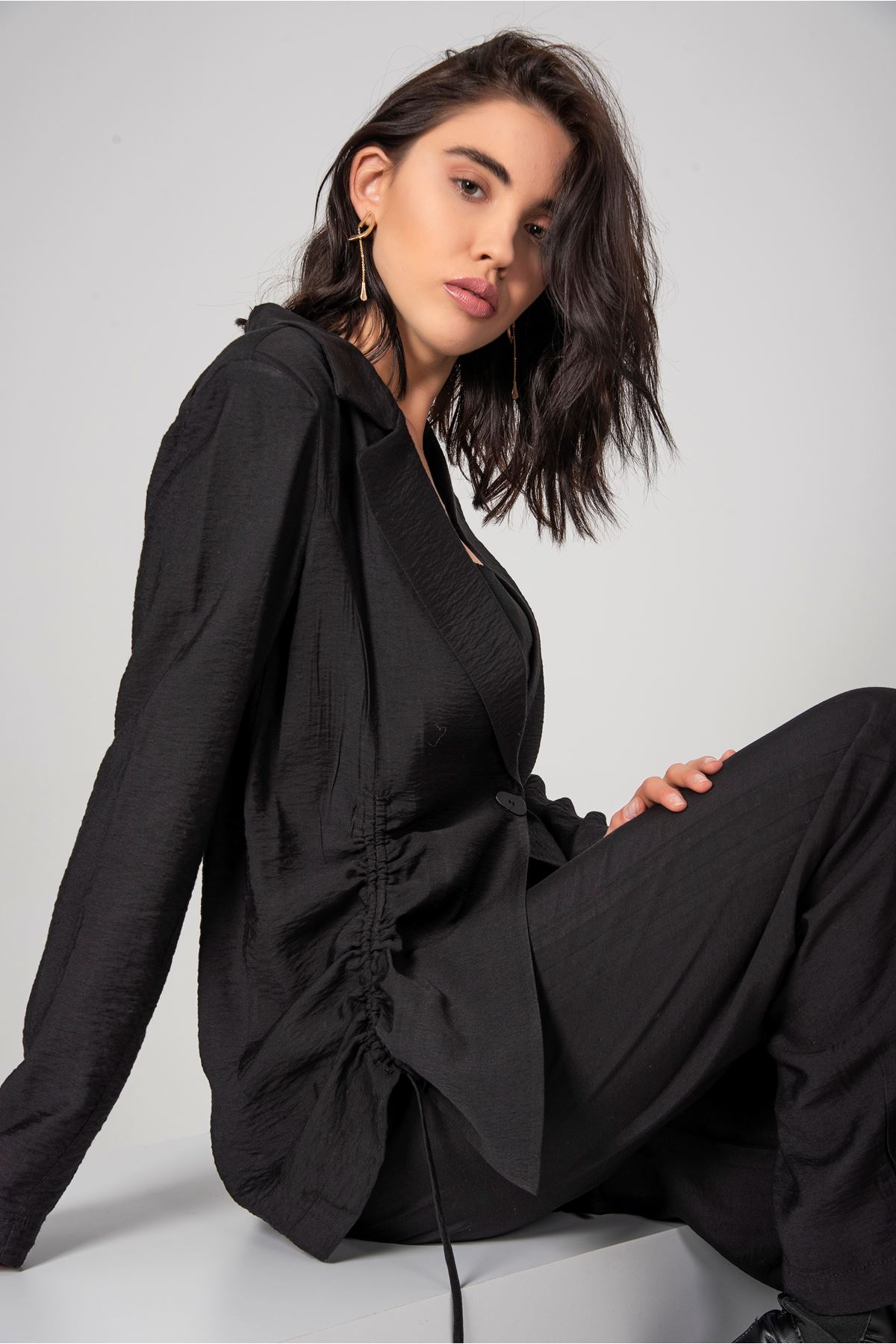 Polyester Fabric Long Sleeve Below Hip Shrried Sides Women Jacket - Black