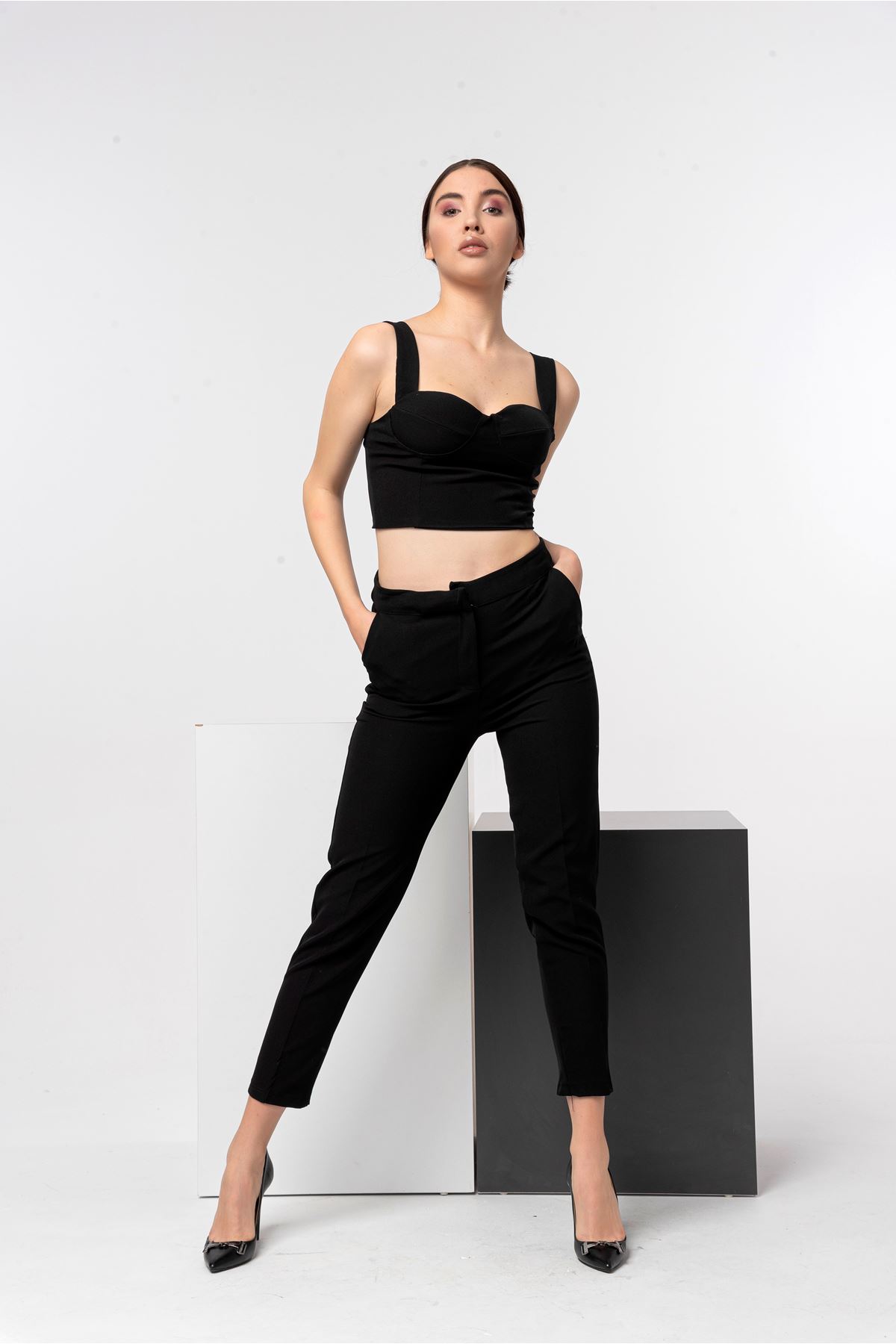 Atlas Fabric Strapless Tight Fit Women Bustier - Black
