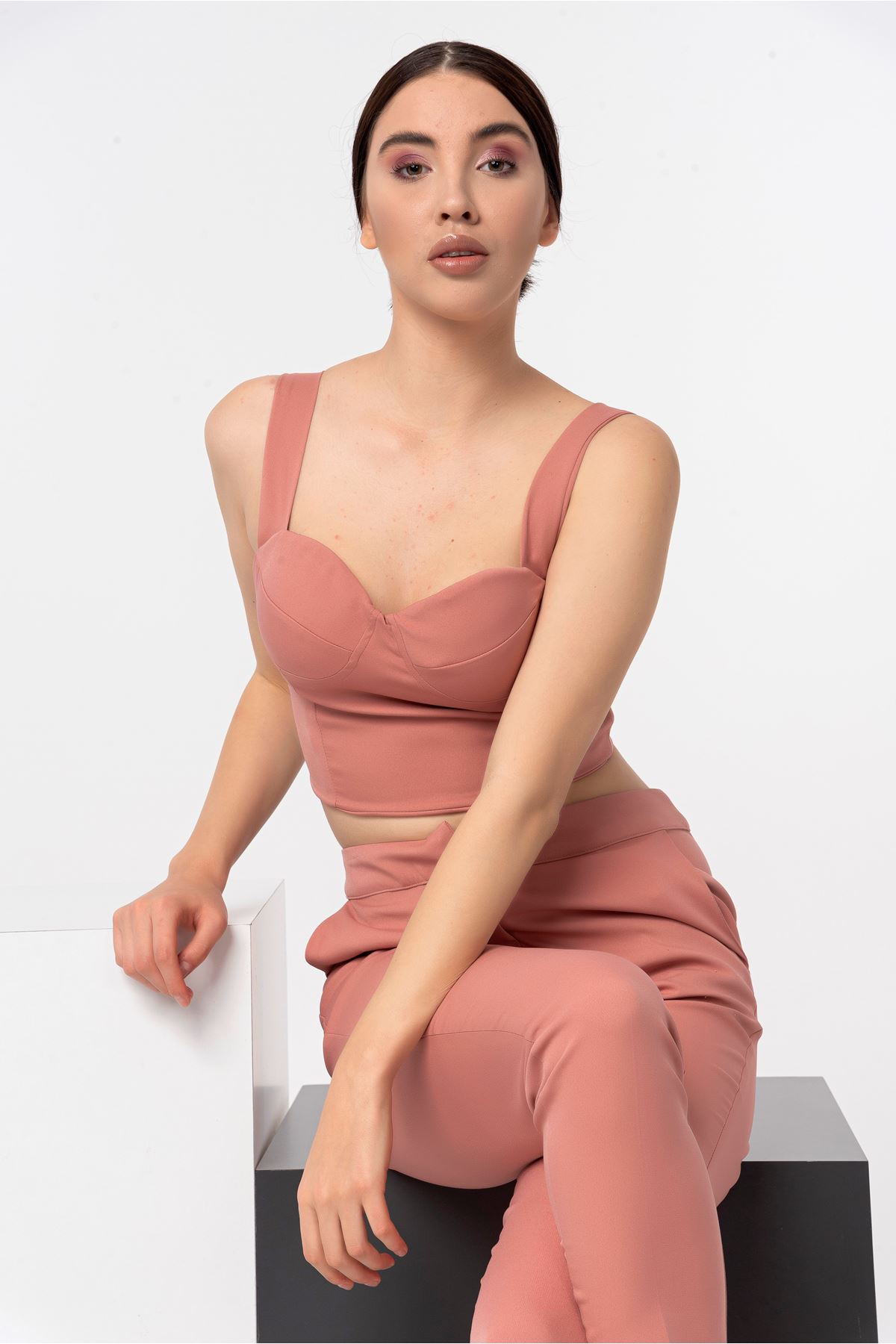 Atlas Fabric Strapless Tight Fit Women Bustier - Light Pink