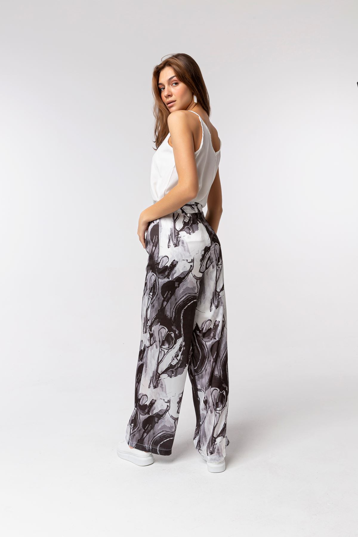 Satin Fabric Maxi Wide Ceramic Print Women'S Trouser - Grey