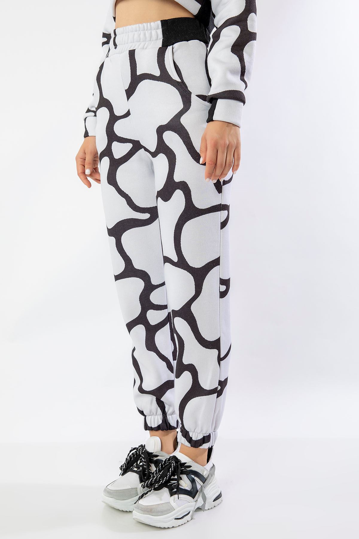 Third Knit Fabric Comfy Fit Spiral Print Women'S Sweatpant - Ecru