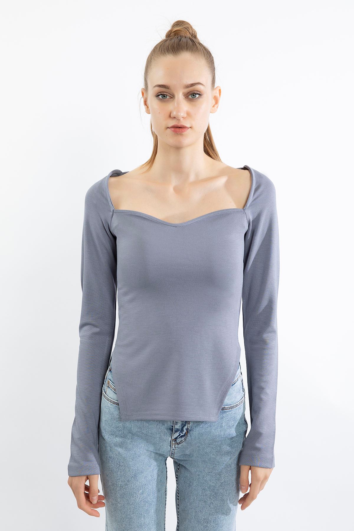 Çelik Örme Kumaş Uzun Kol Kalp Yaka Asimetrik Detaylı Kadın Bluz-Gri