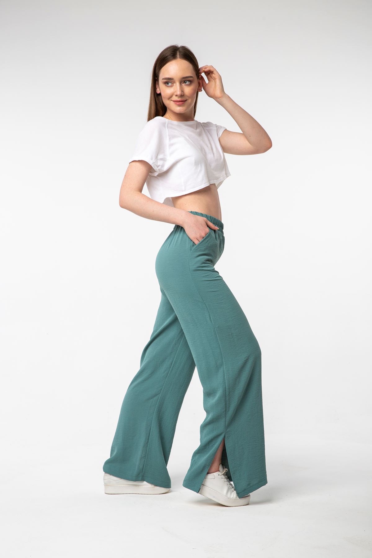 Aerobin Kumaş Bol Kalıp Yırtmaç Detaylı Kadın Pantolon-Mint