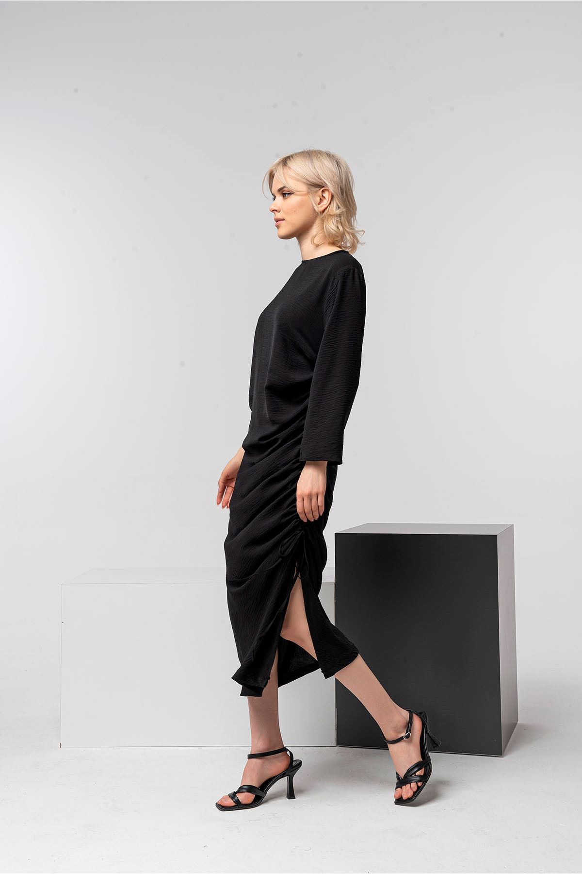Aerobin Kumaş Uzun Kollu Büzgü Detay Kadın Elbise-Siyah