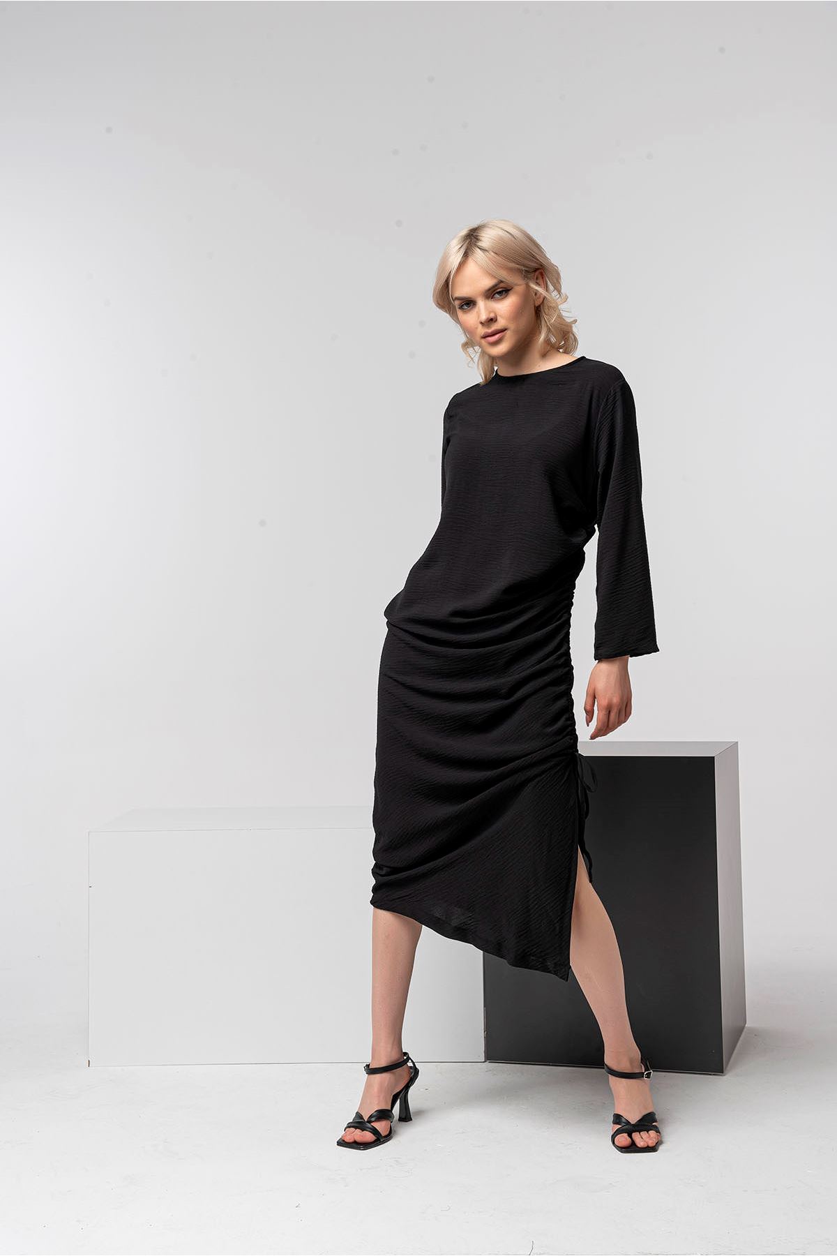 Aerobin Kumaş Uzun Kollu Büzgü Detay Kadın Elbise-Siyah