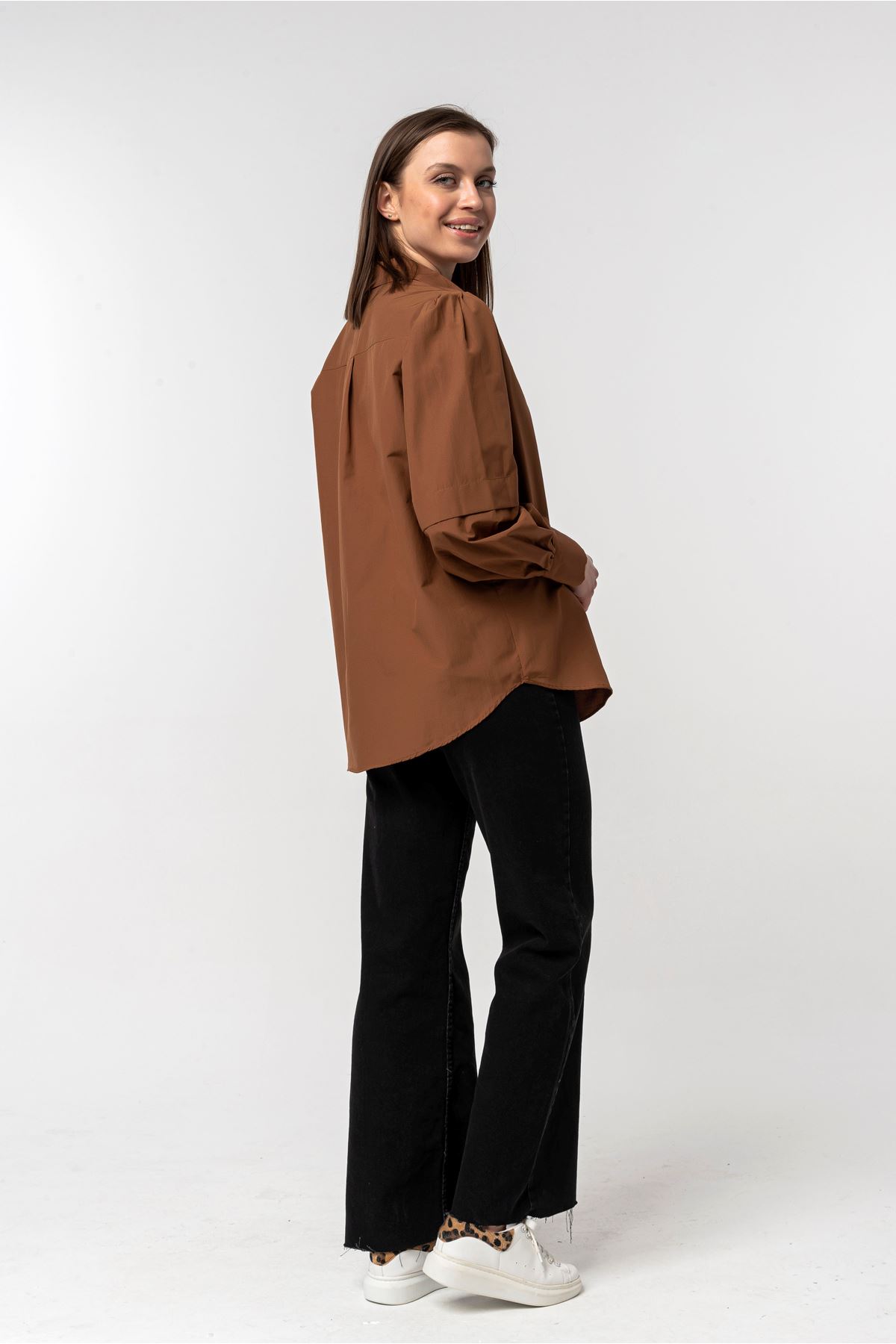 Soft Fabric Balloon Sleeve Oversize Slit Women'S Shirt - Brown