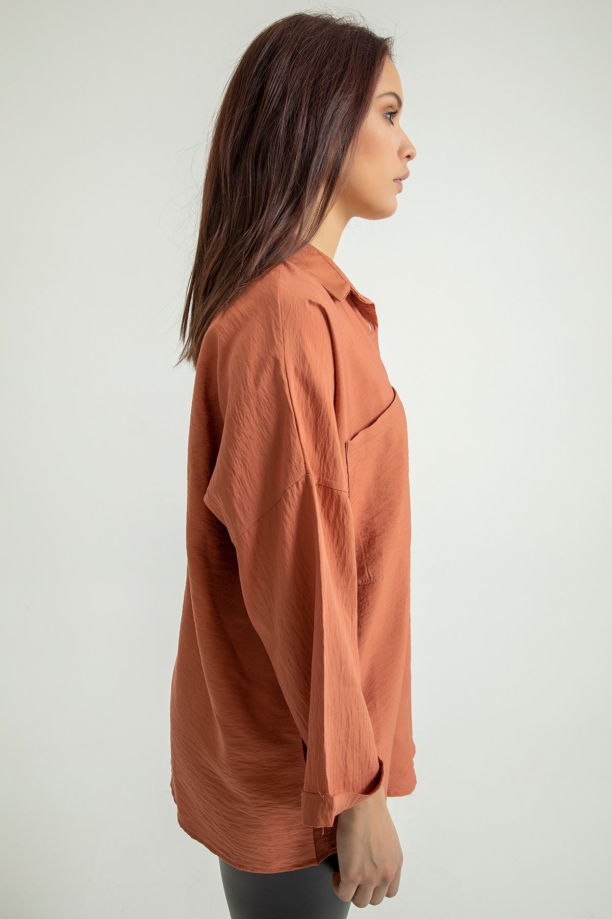 قميص نسائي قماش ايروبين ذراع طويلة طوق القميص تحت الحوض حجم كبير - بصلي