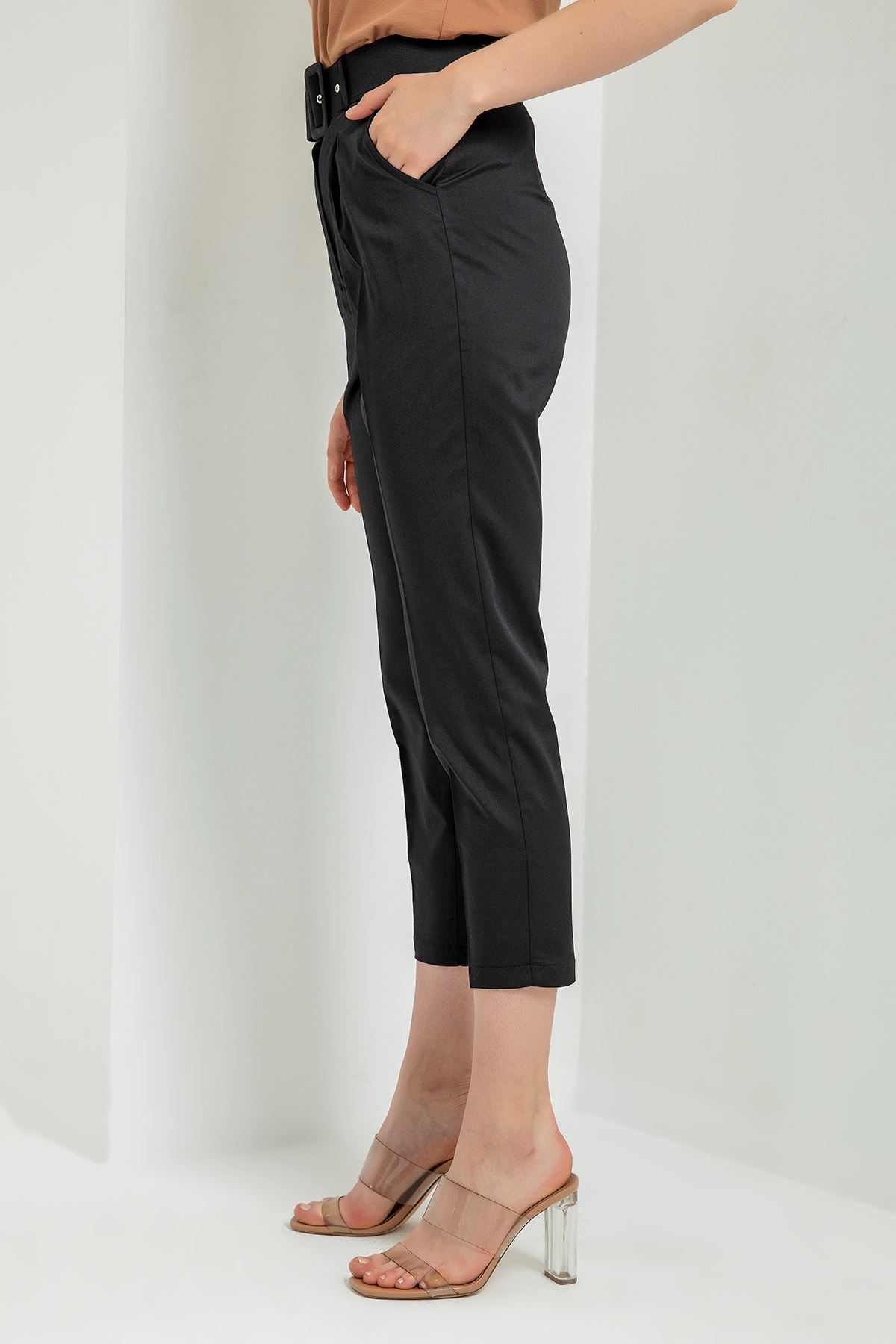 Atlas Fabric 3/4 Short Belted Women'S Trouser - Black