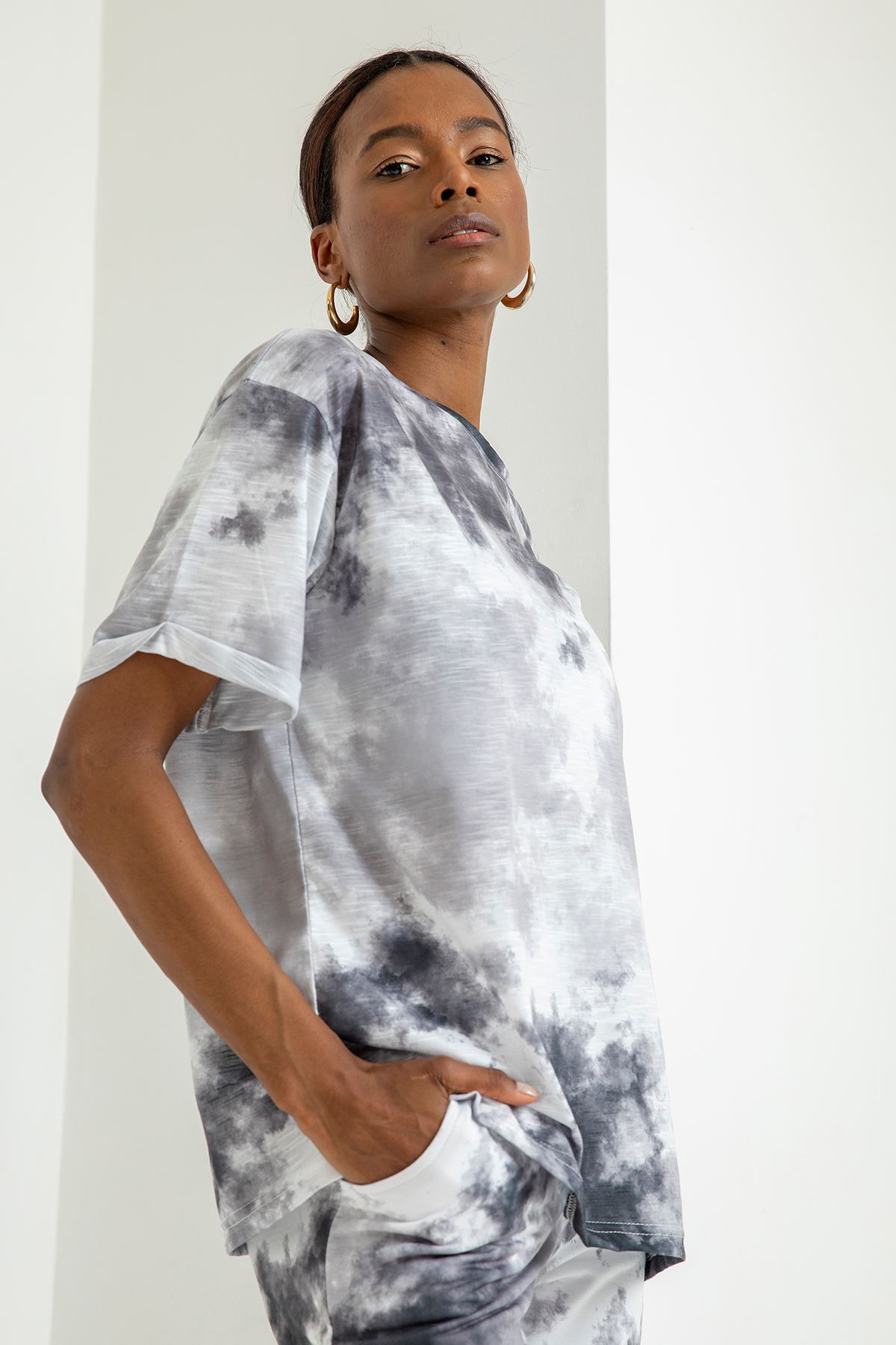 Flam Fabric Short Sleeve Hip Height Oversize Cloud Print Women'S T-Shirt - Black
