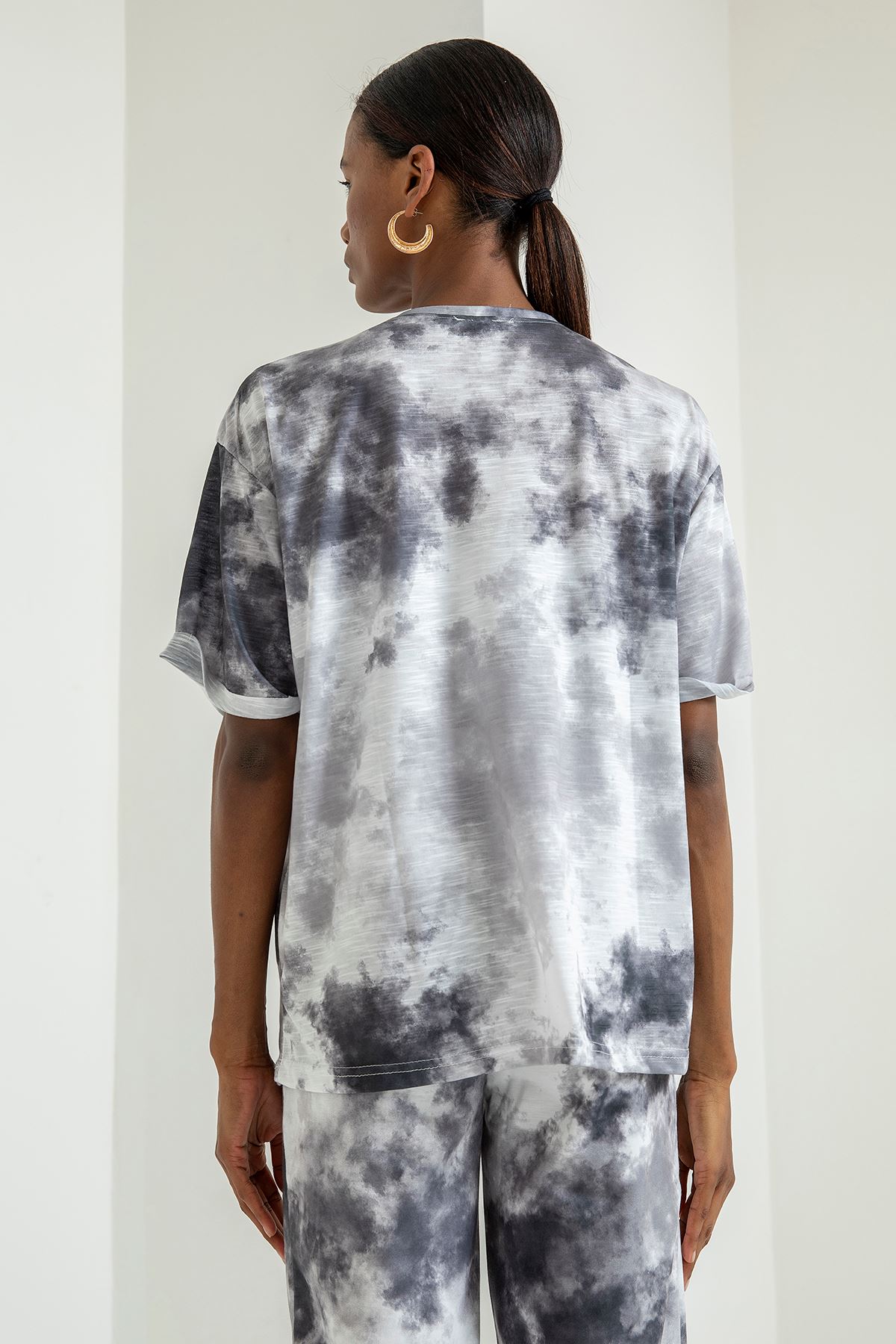 Flam Fabric Short Sleeve Hip Height Oversize Cloud Print Women'S T-Shirt - Black