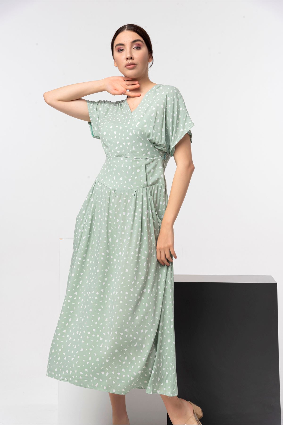 فستان نسائي قماش فيسكون ذراع طويلة الياقة V طول الكاحل - اخضر فاتح