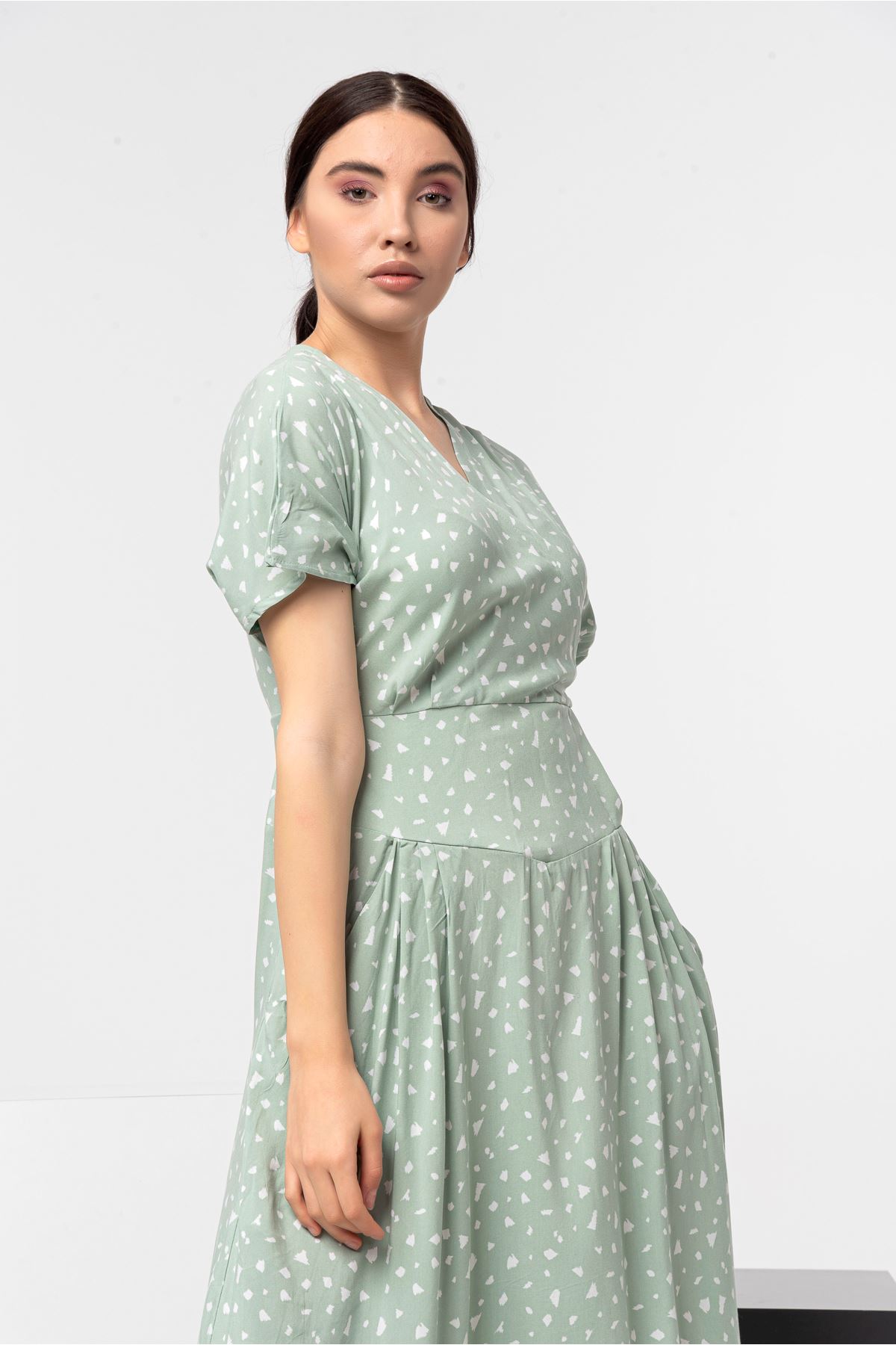 فستان نسائي قماش فيسكون ذراع طويلة الياقة V طول الكاحل - اخضر فاتح