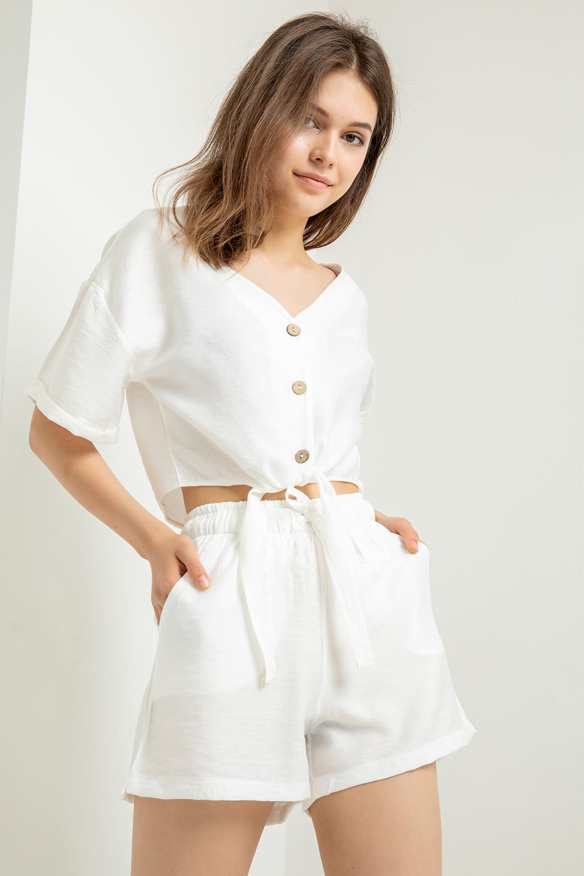 Linen Fabric Short Comfy Fit Elastic Waist Women Shorts - White