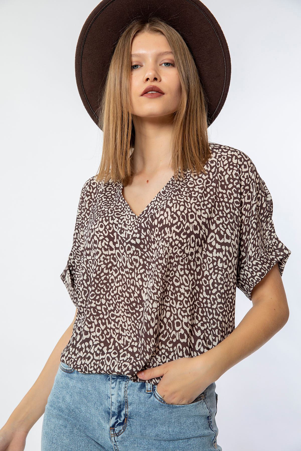 Jesica Blouse Short Sleeve V-Neck Oversize Leopard Print Blouse - Brown