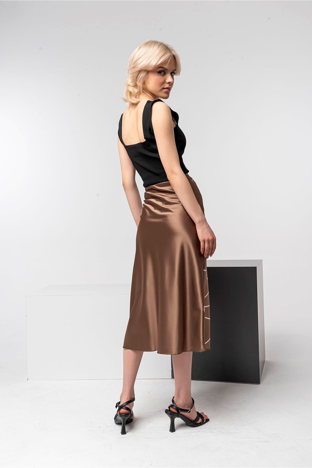 Satin Fabric Midi Straight Face Print Women'S Skirt - Khaki 