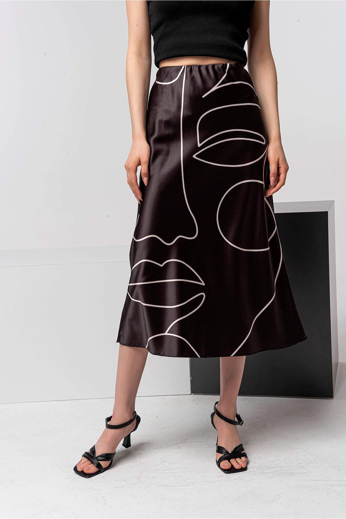 Satin Fabric Midi Straight Face Print Women'S Skirt - Black