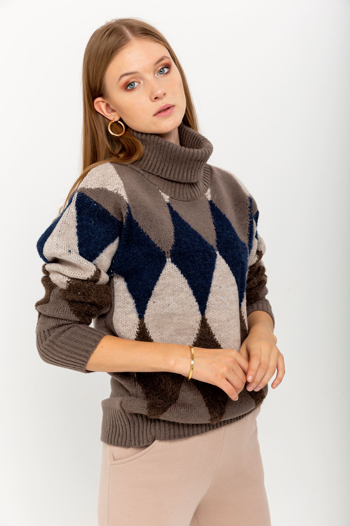 Knitwear Fabric Long Sleeve Turtle Neck Geometric Pattern Women Sweater - Light Brown