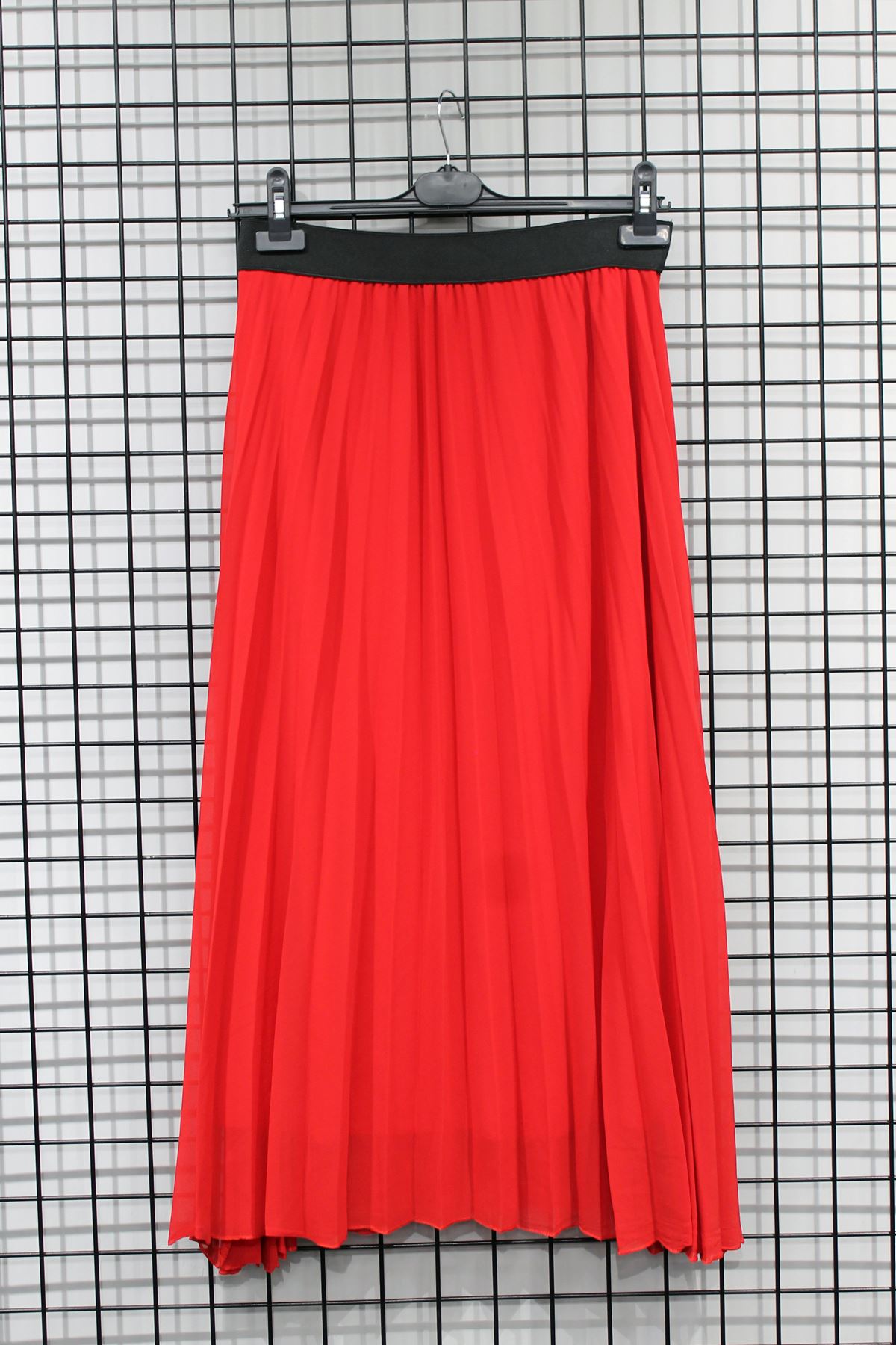 Chiffon Fabric Midi Comfy Fit Pleated Women'S Skirt - Red