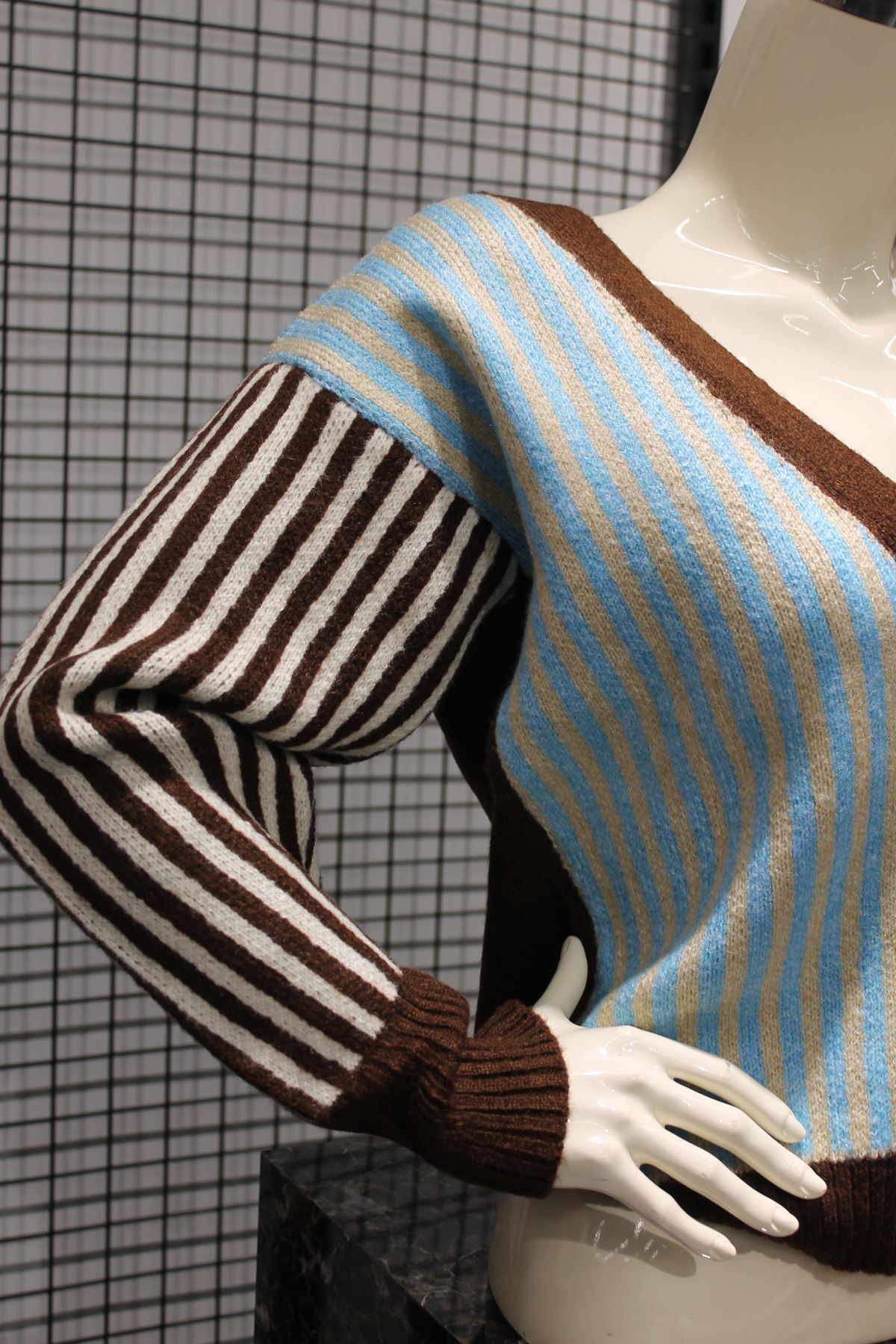 Knitwear Fabric Long Sleeve V-Neck Short Striped Women Cardigan - Orange-Blue