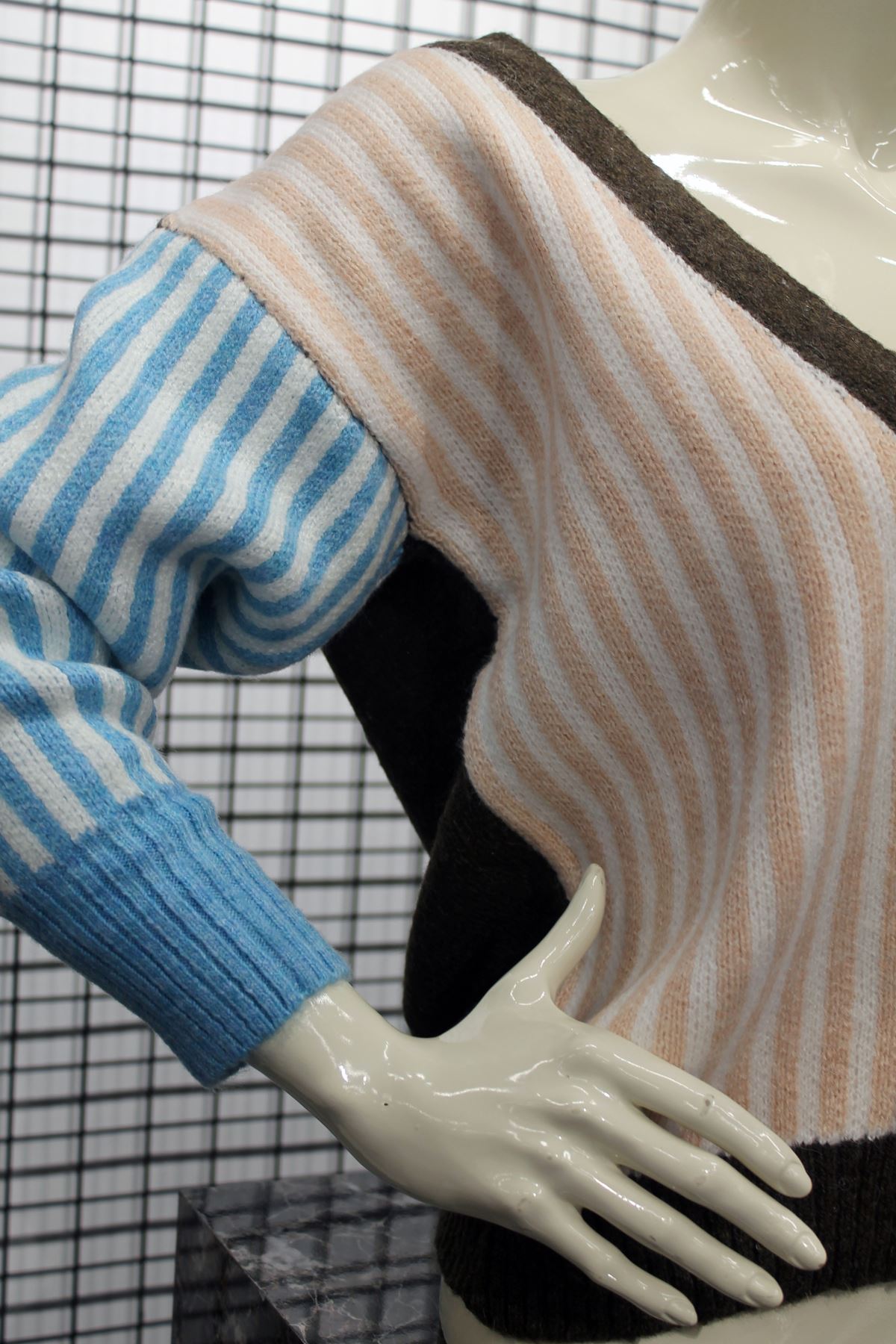 Knitwear Fabric Long Sleeve V-Neck Short Striped Women Cardigan - Blue-Light Pink