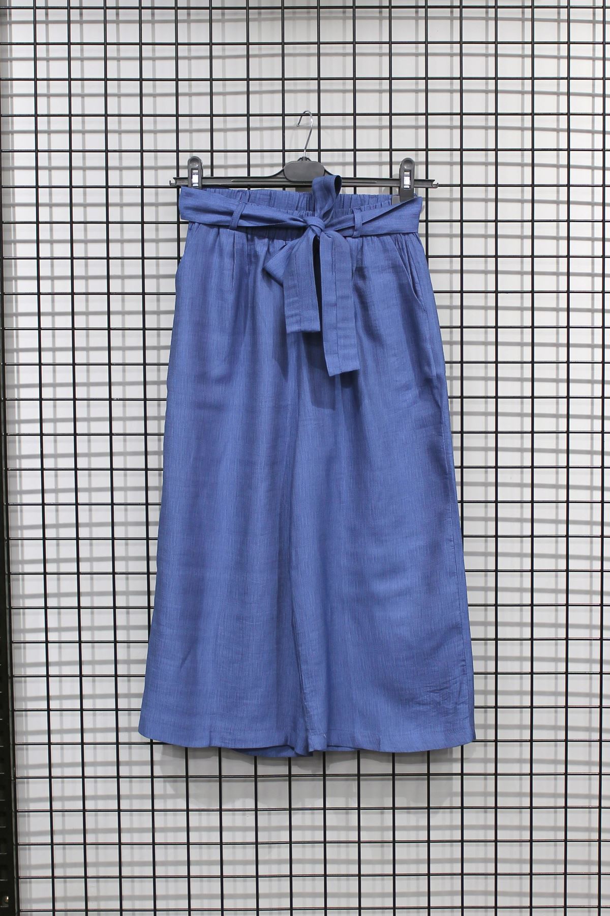 Linen Fabric 3/4 Short Comfy Fit Belted Women'S Trouser - Navy Blue 