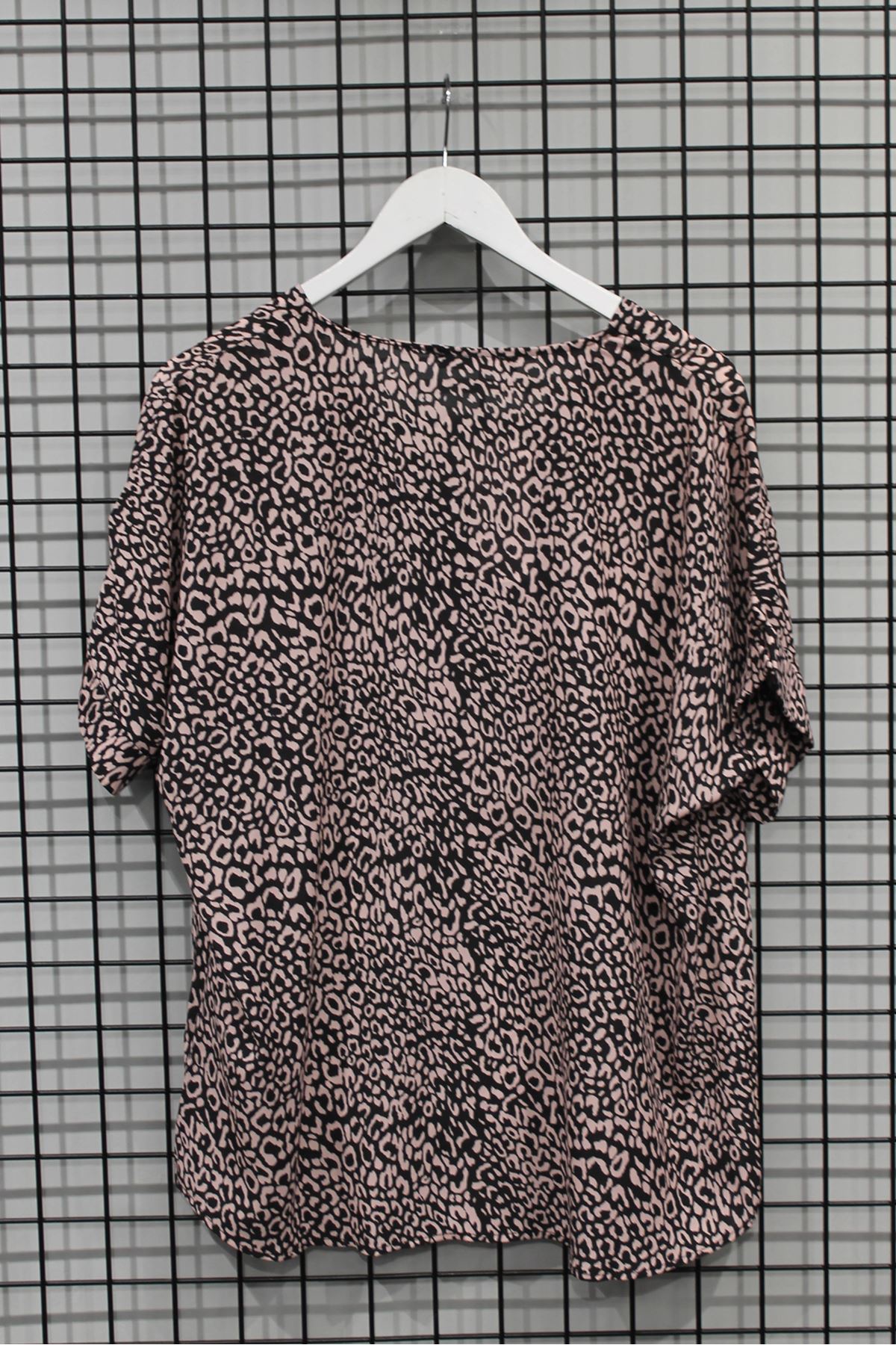 Jesica Blouse Short Sleeve V-Neck Oversize Leopard Print Blouse - Light Pink
