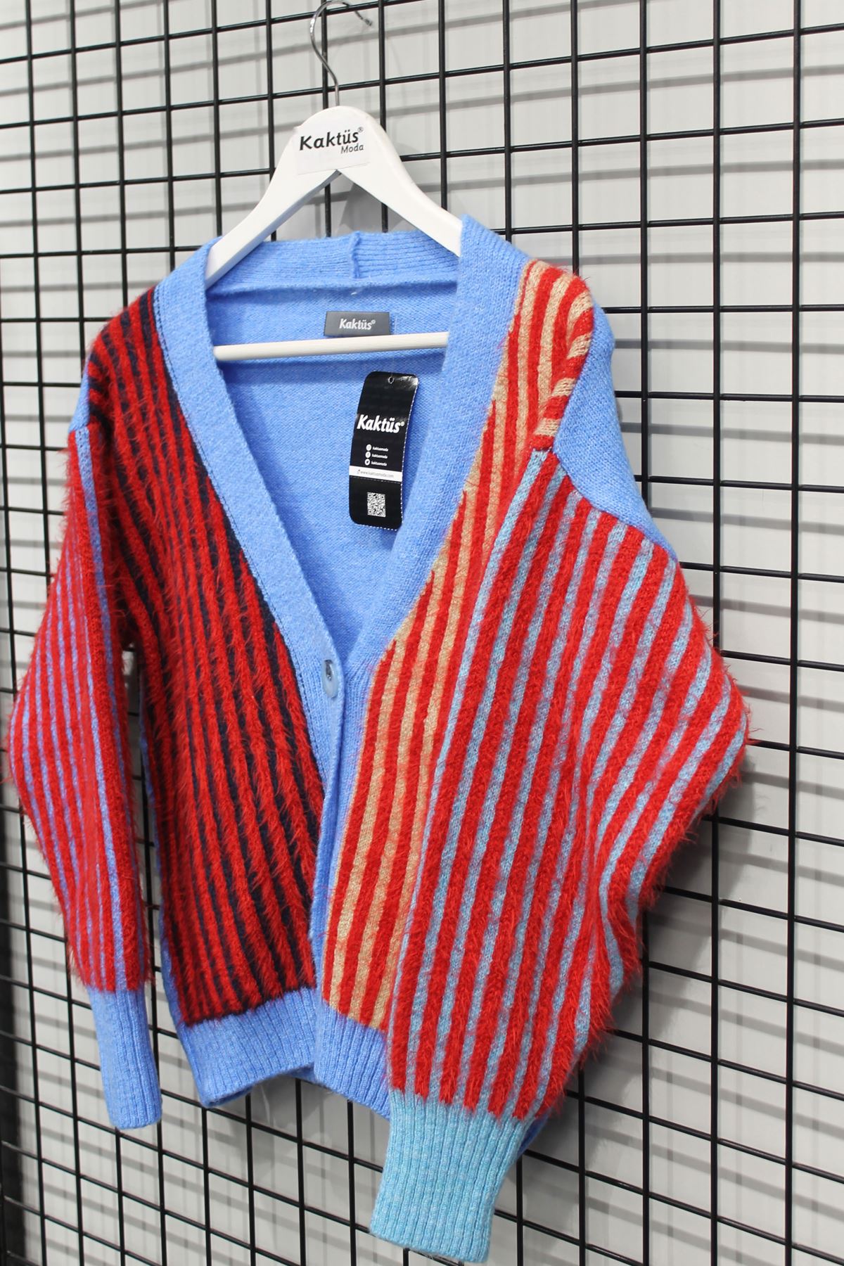 Knitwear Fabric Long Sleeve V-Neck Short Striped Women Cardigan - Red